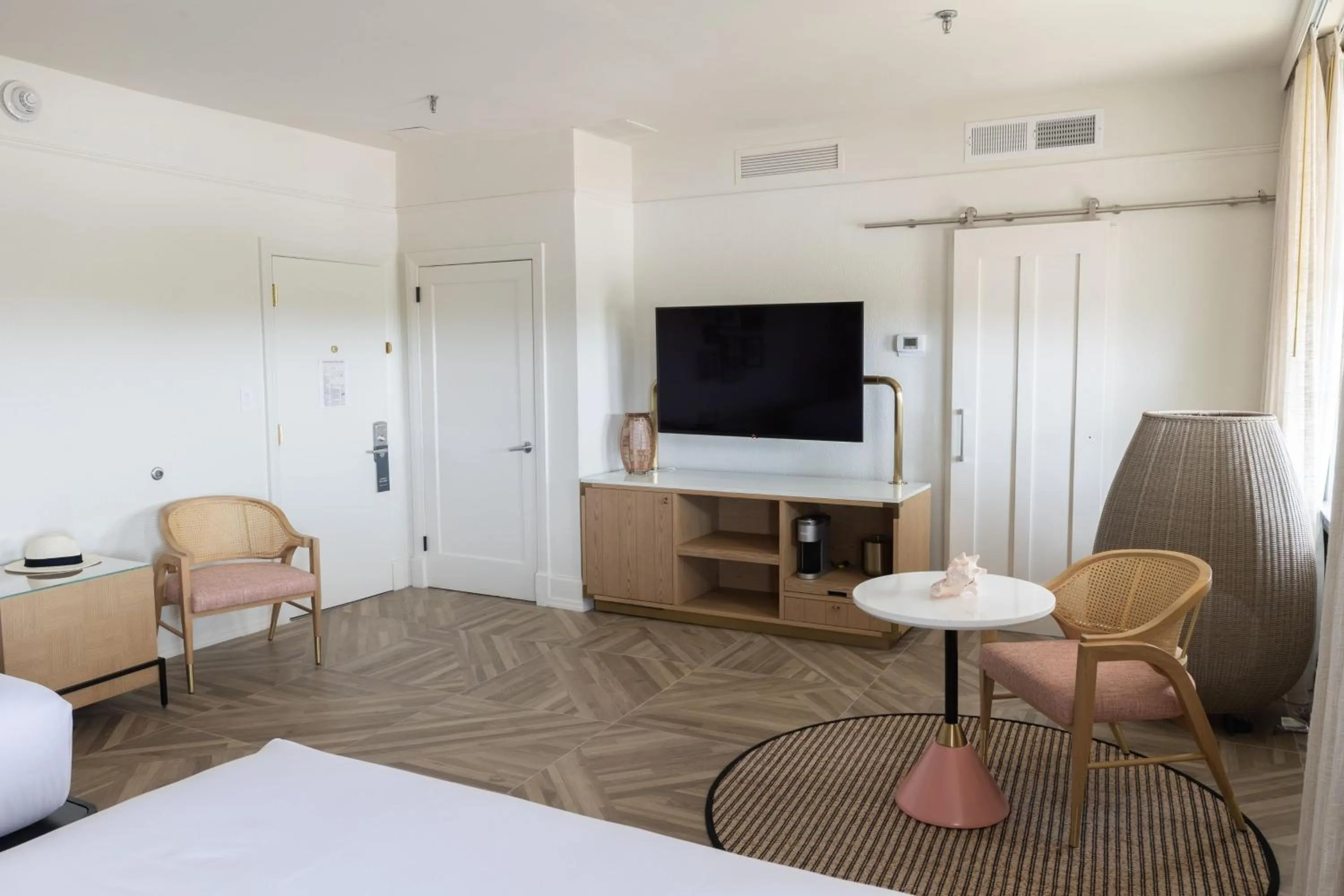 Photo of the whole room, Bed in La Concha Key West, Autograph Collection