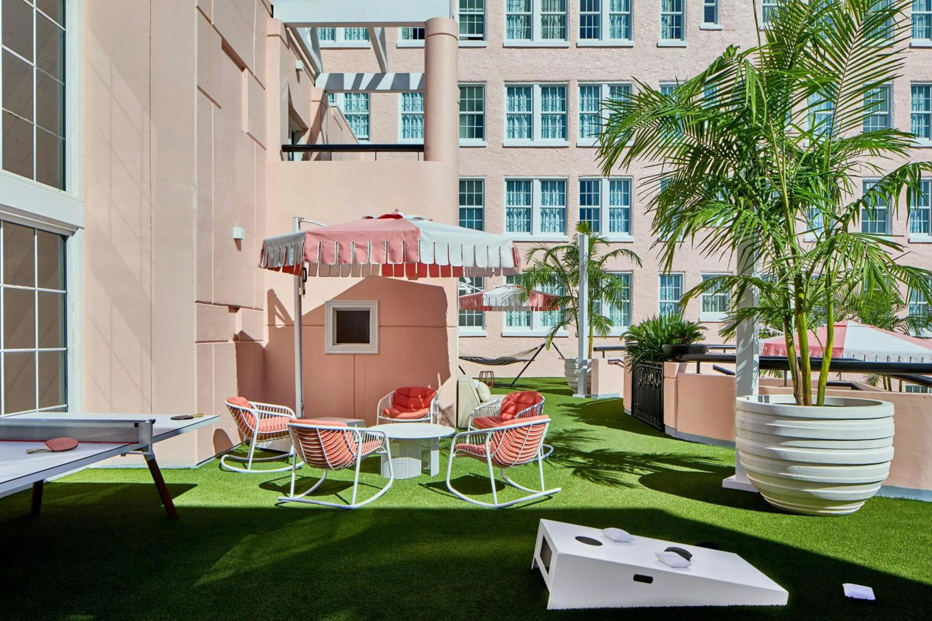 Lounge or bar in La Concha Key West, Autograph Collection