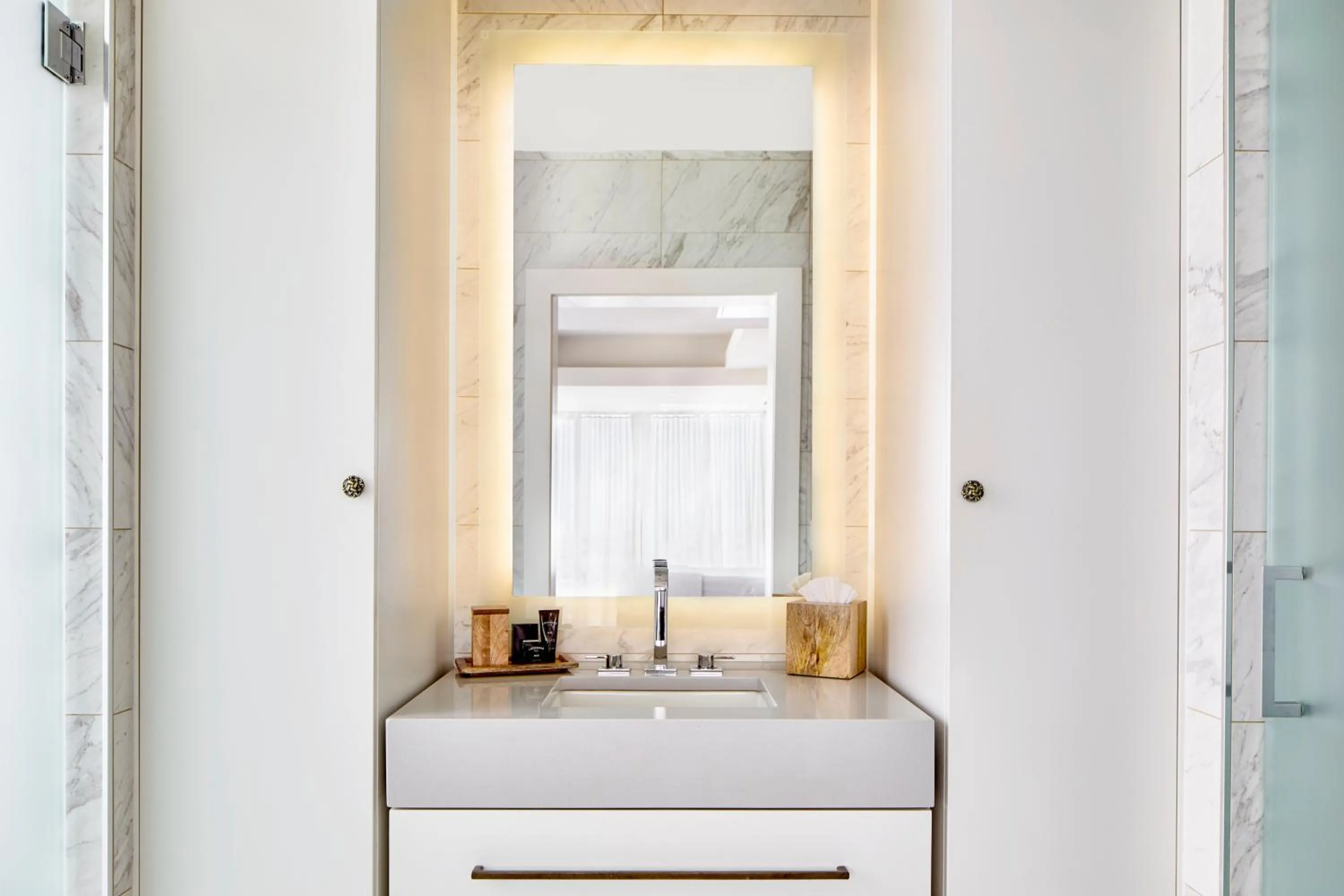 Bathroom in La Concha Key West, Autograph Collection