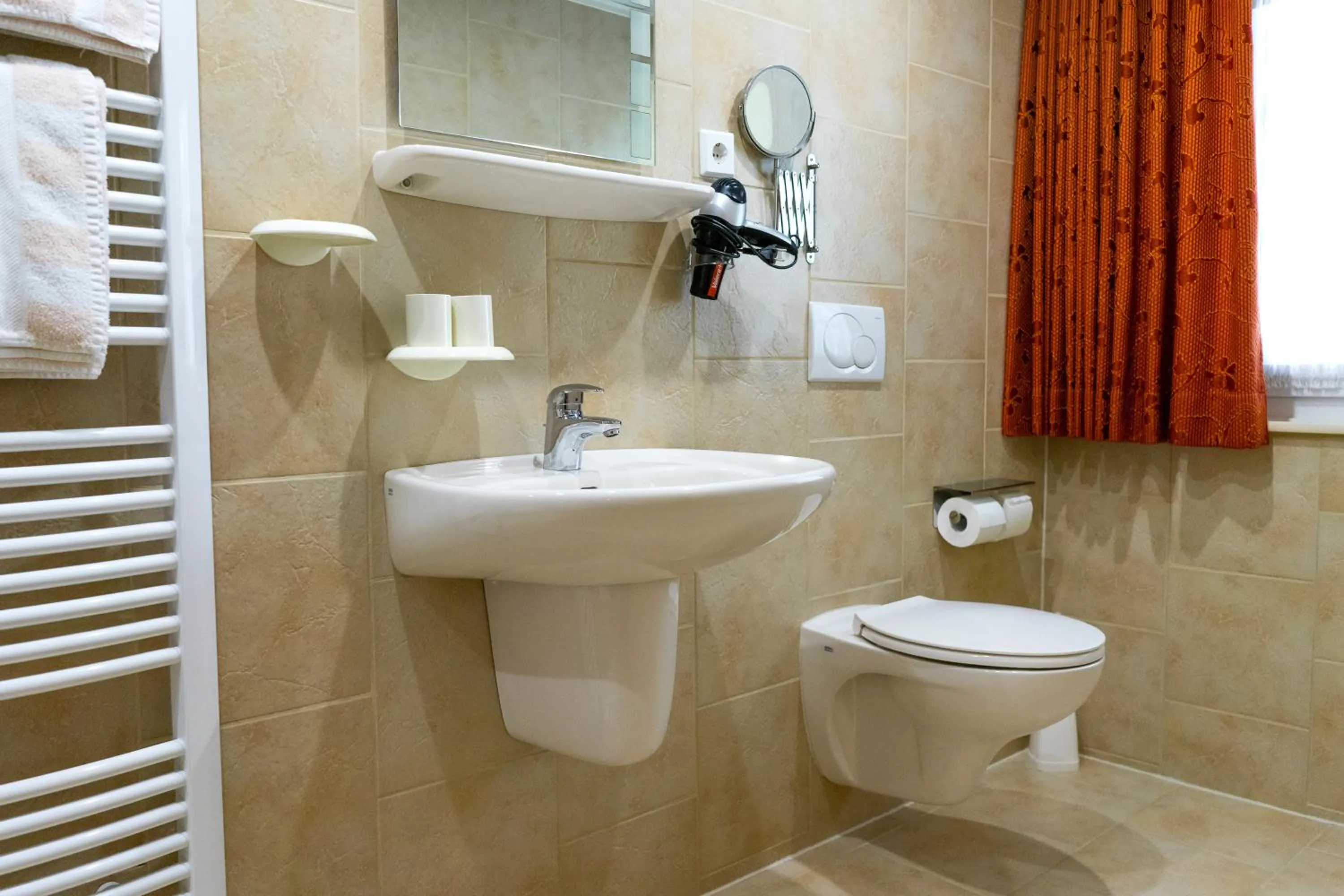 Bathroom in Land-Hotel Mühlengrund