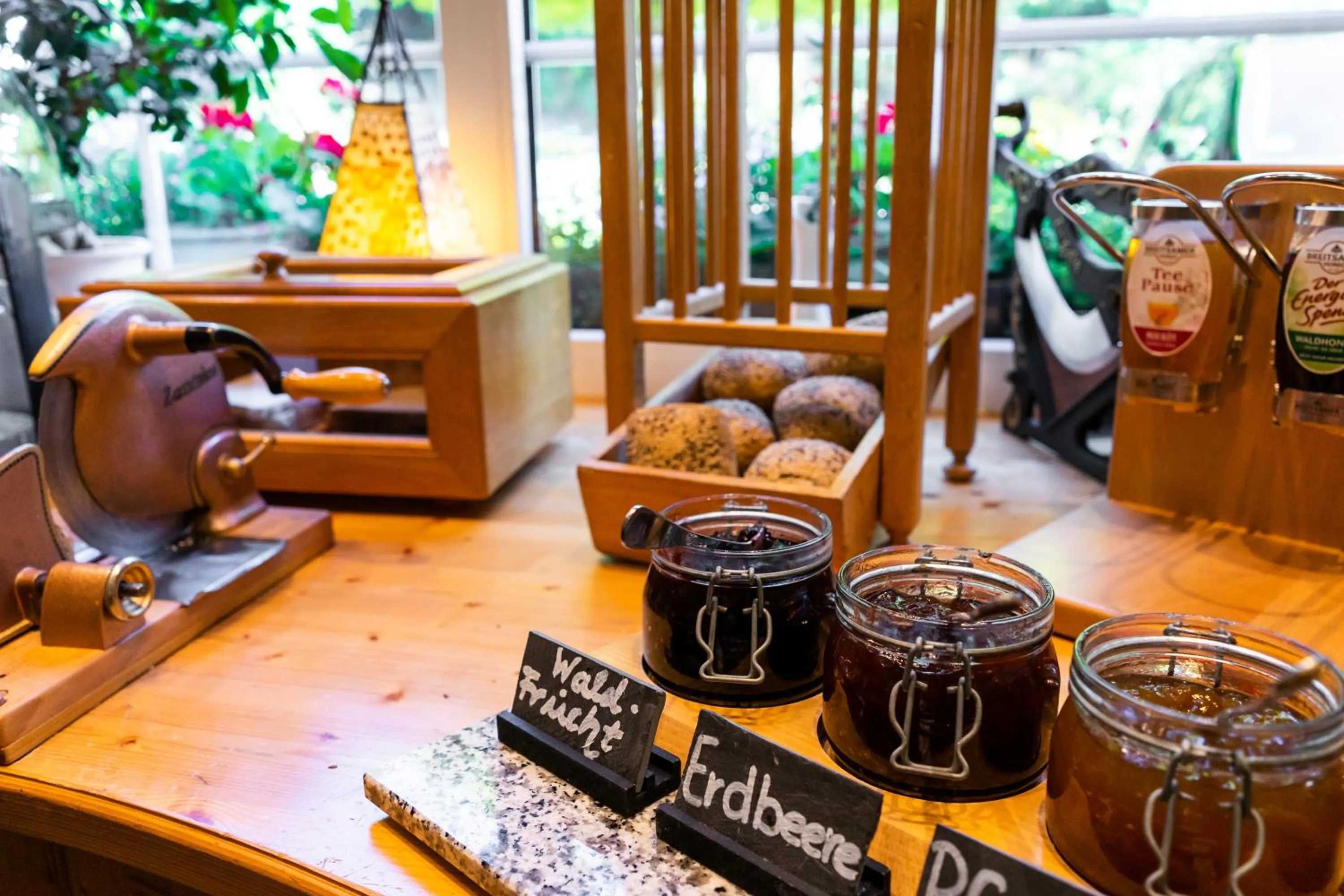 Buffet breakfast in Land-Hotel Mühlengrund