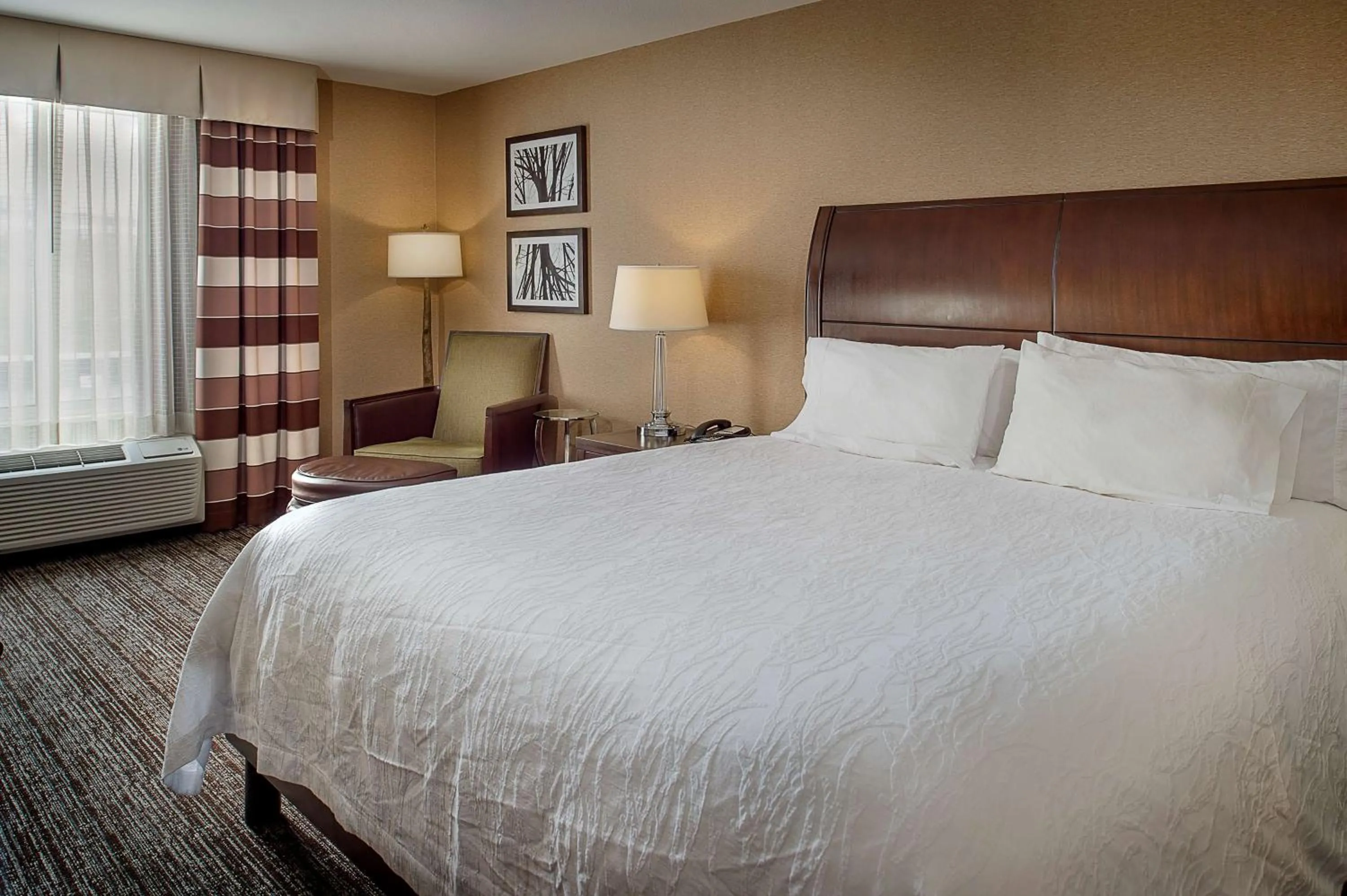 Bed in Hilton Garden Inn St. Louis Airport