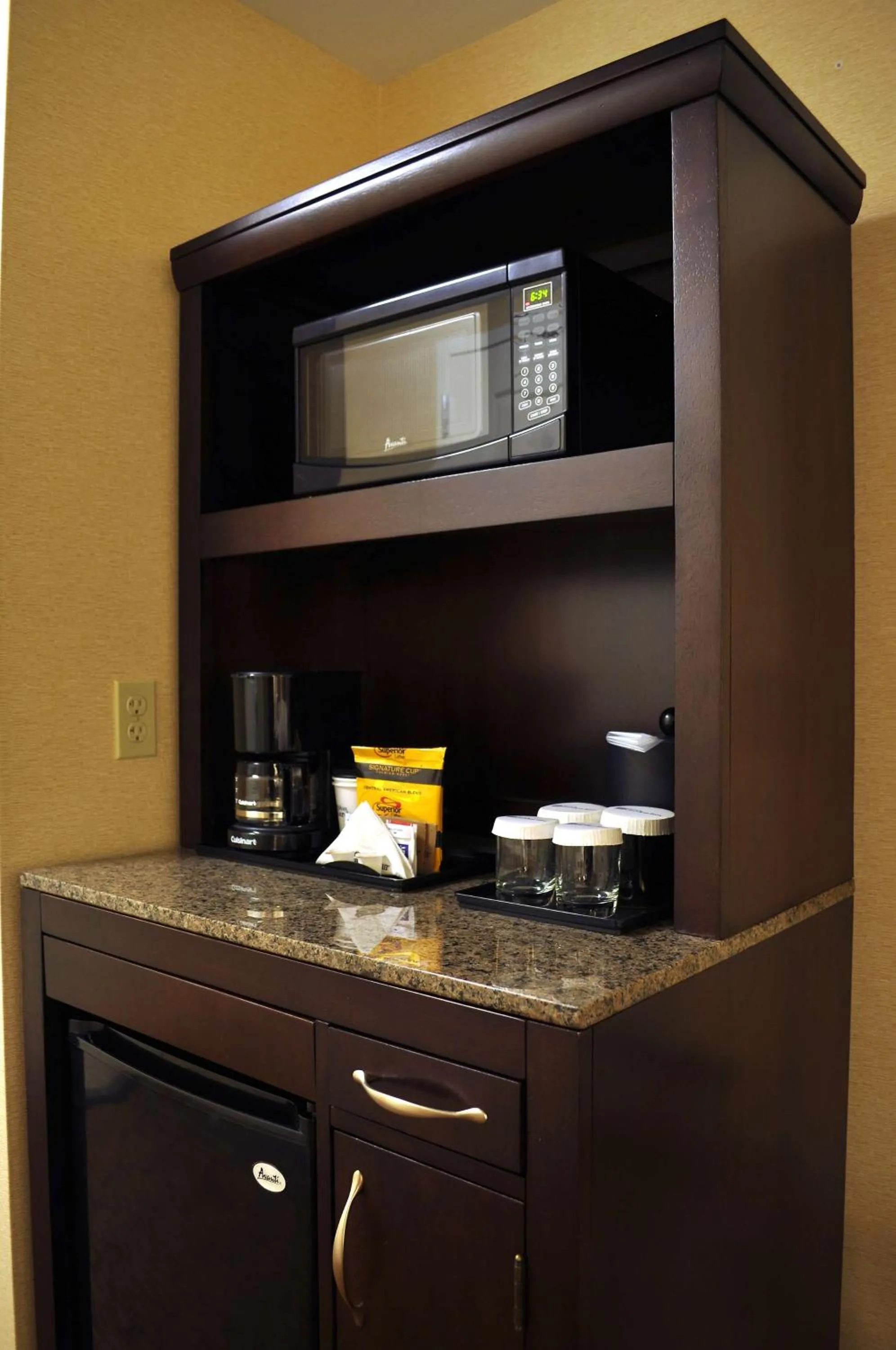 Kitchen or kitchenette in Hilton Garden Inn St. Louis Airport