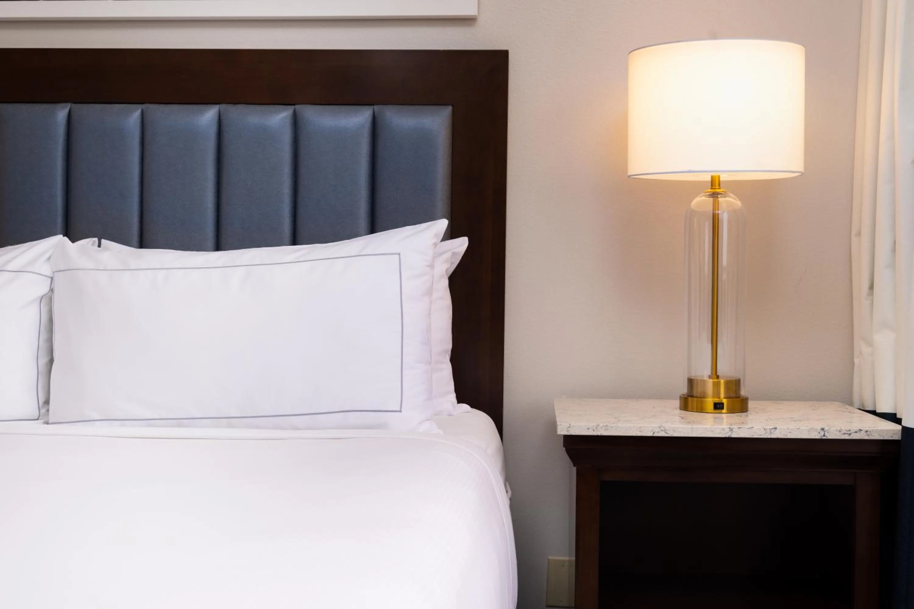 Bed in DoubleTree by Hilton Houston Medical Center Hotel & Suites