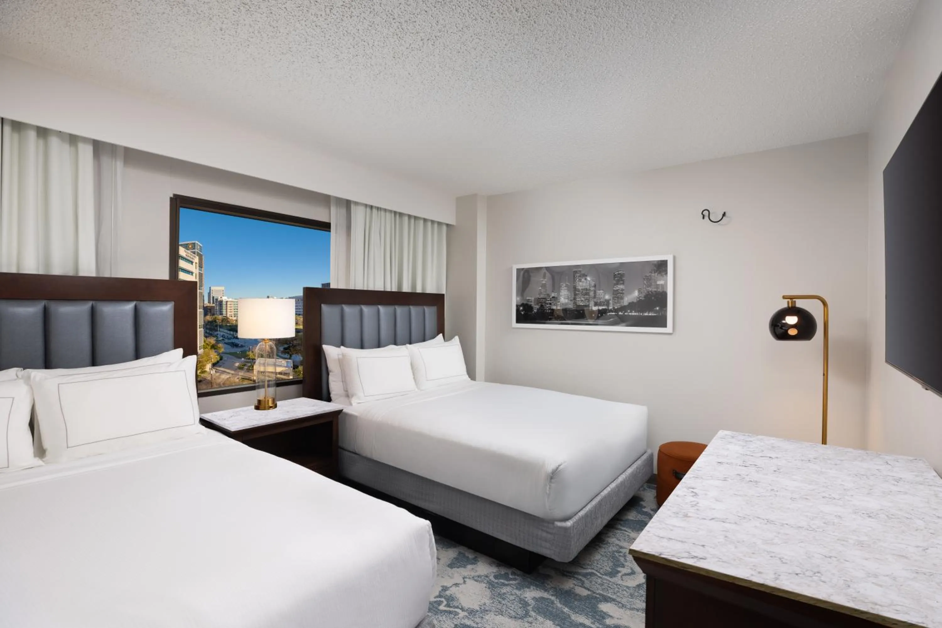 Bedroom, Bed in DoubleTree by Hilton Houston Medical Center Hotel & Suites