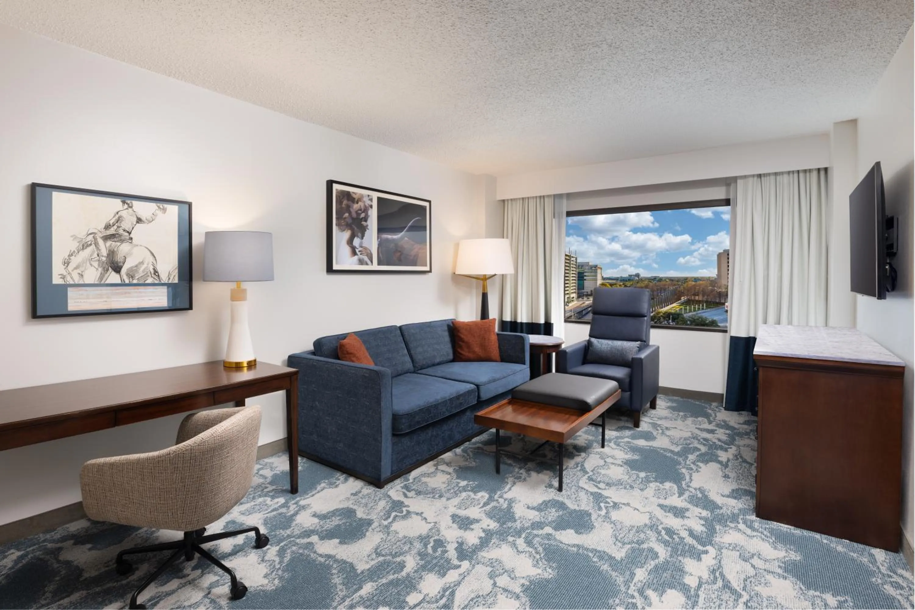Living room in DoubleTree by Hilton Houston Medical Center Hotel & Suites