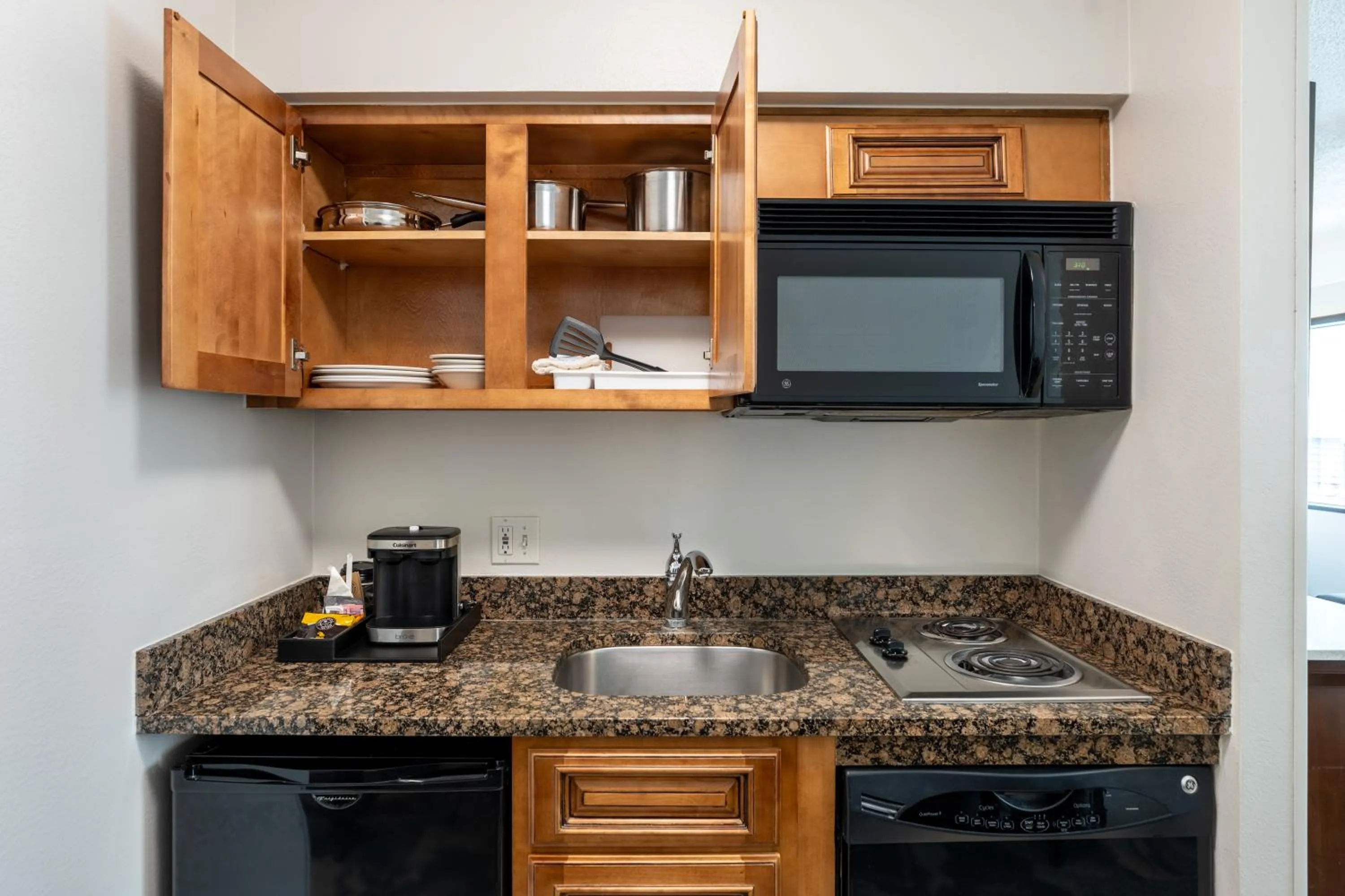 Kitchen or kitchenette in DoubleTree by Hilton Houston Medical Center Hotel & Suites