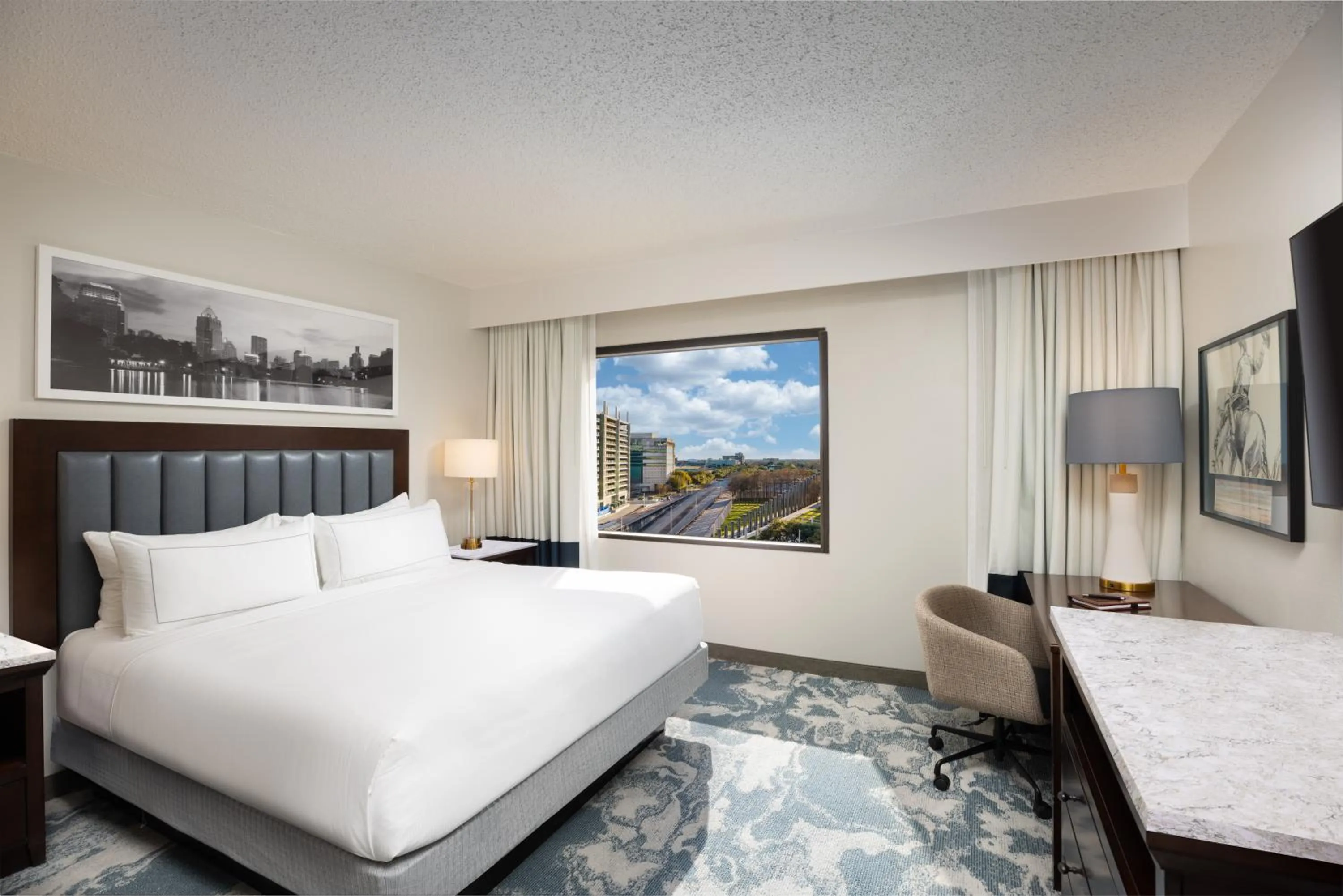 Bedroom, Bed in DoubleTree by Hilton Houston Medical Center Hotel & Suites