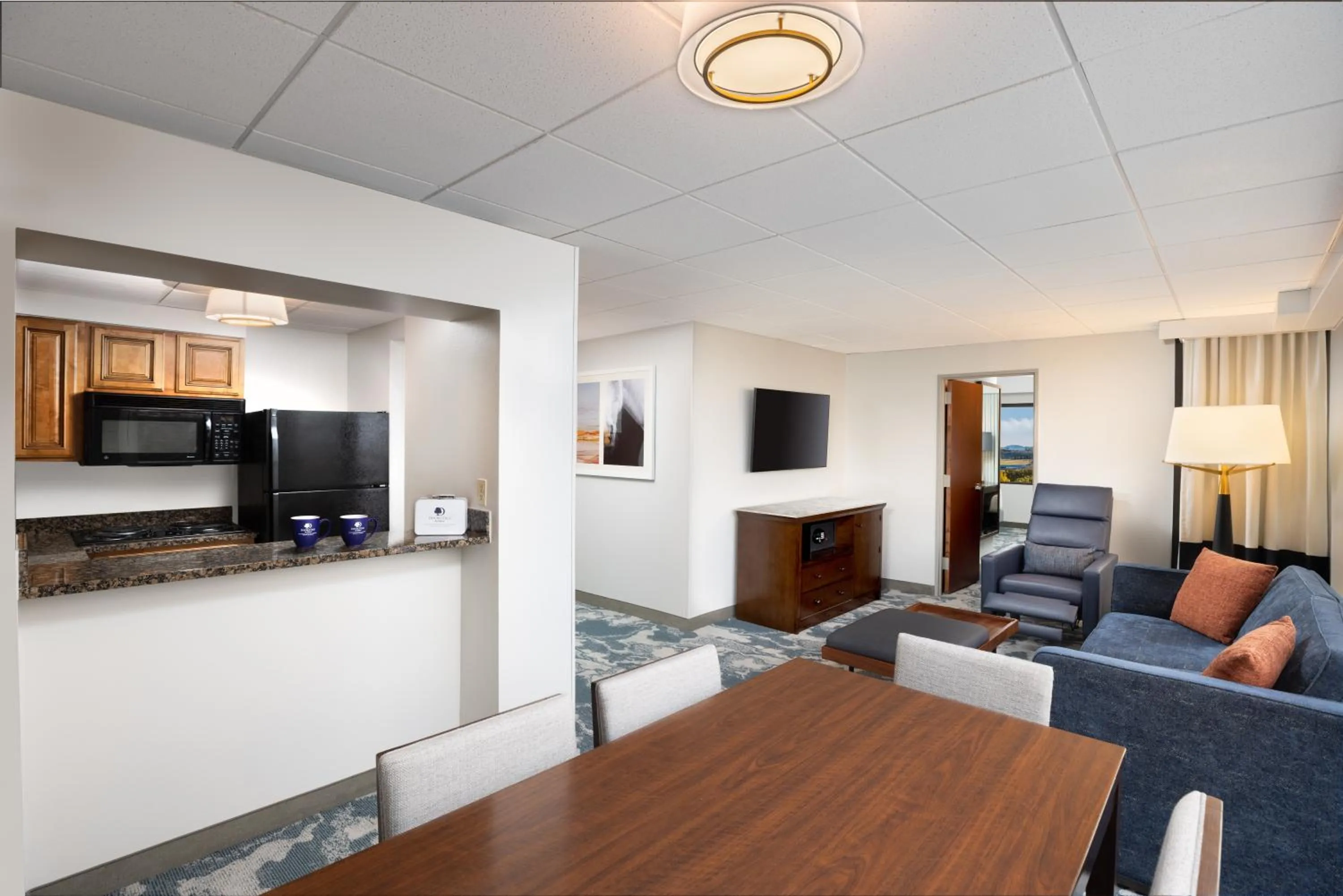Dining area in DoubleTree by Hilton Houston Medical Center Hotel & Suites