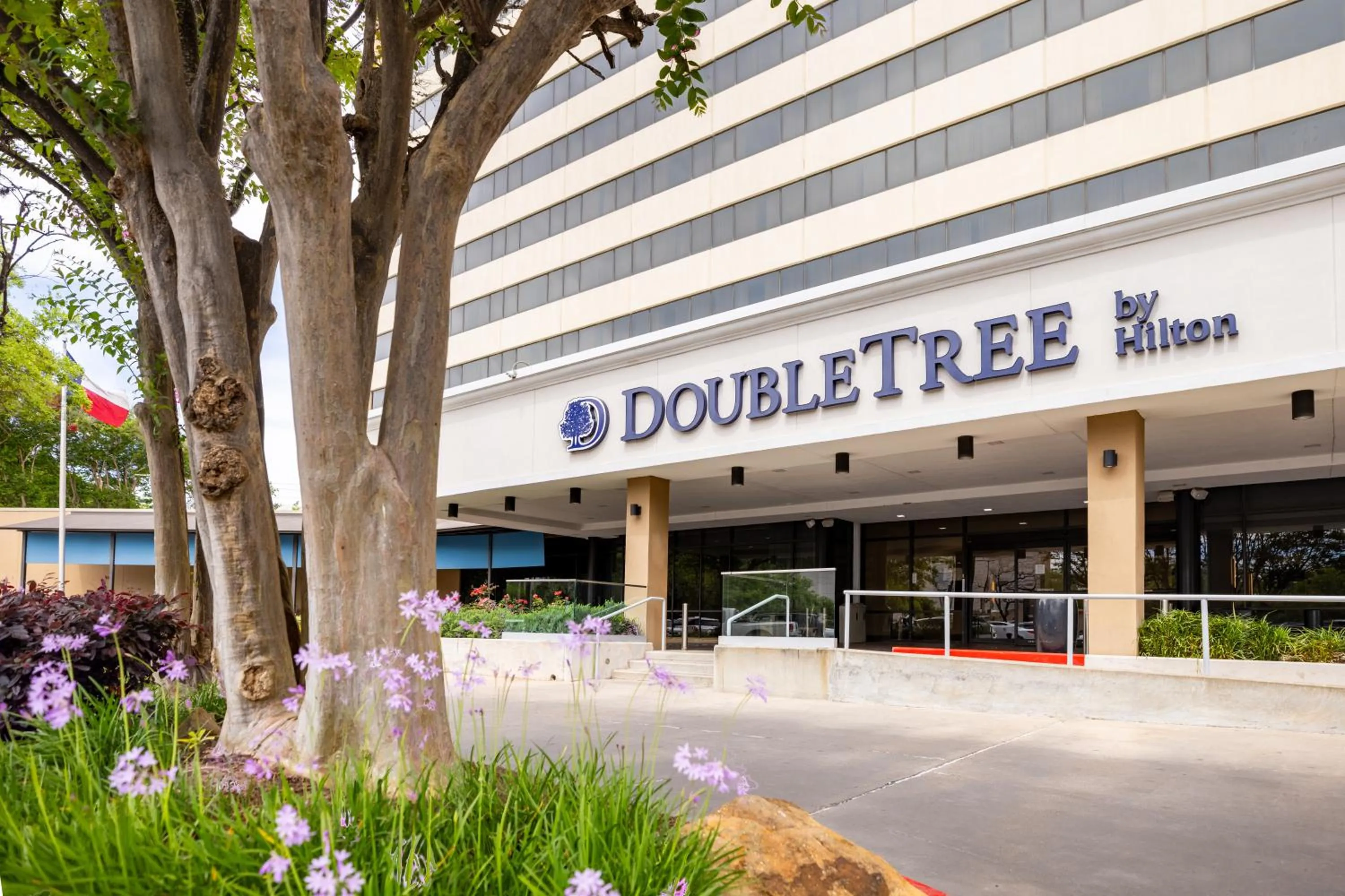 Property building in DoubleTree by Hilton Houston Medical Center Hotel & Suites