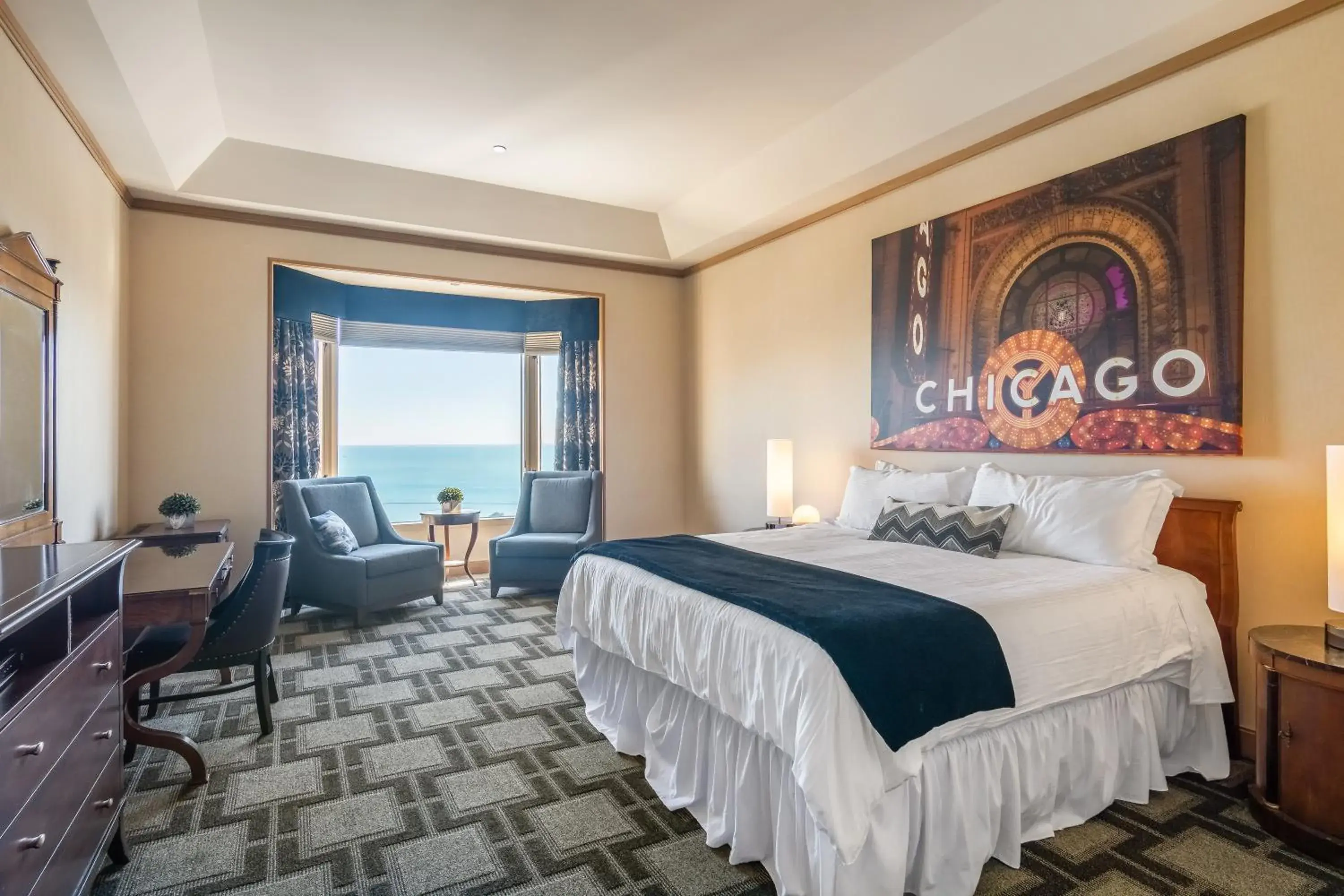 King Room with Lake View in The Buckingham Hotel King Room with Lake View in The Buckingham Hotel