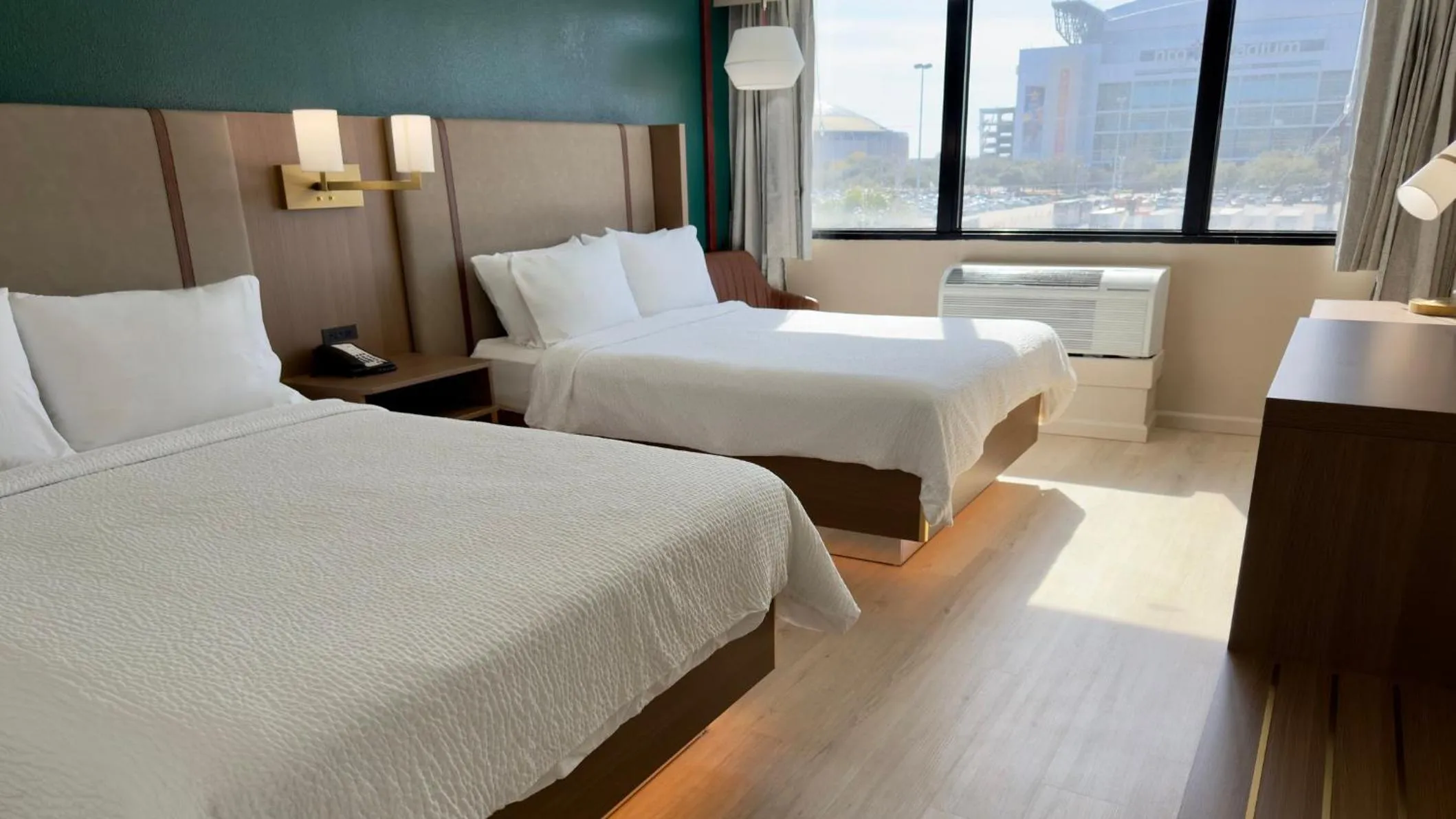 Photo of the whole room, Bed in Holiday Inn Houston S - NRG Area - Med Ctr by IHG