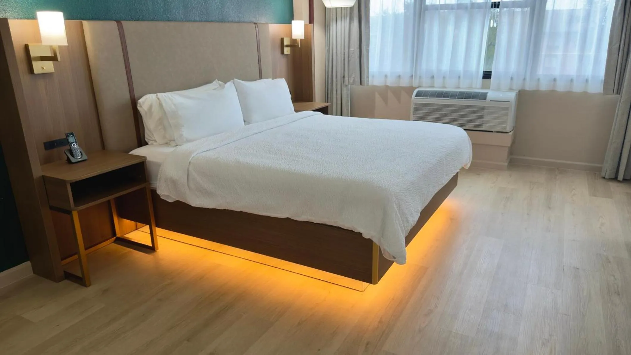 Photo of the whole room, Bed in Holiday Inn Houston S - NRG Area - Med Ctr by IHG