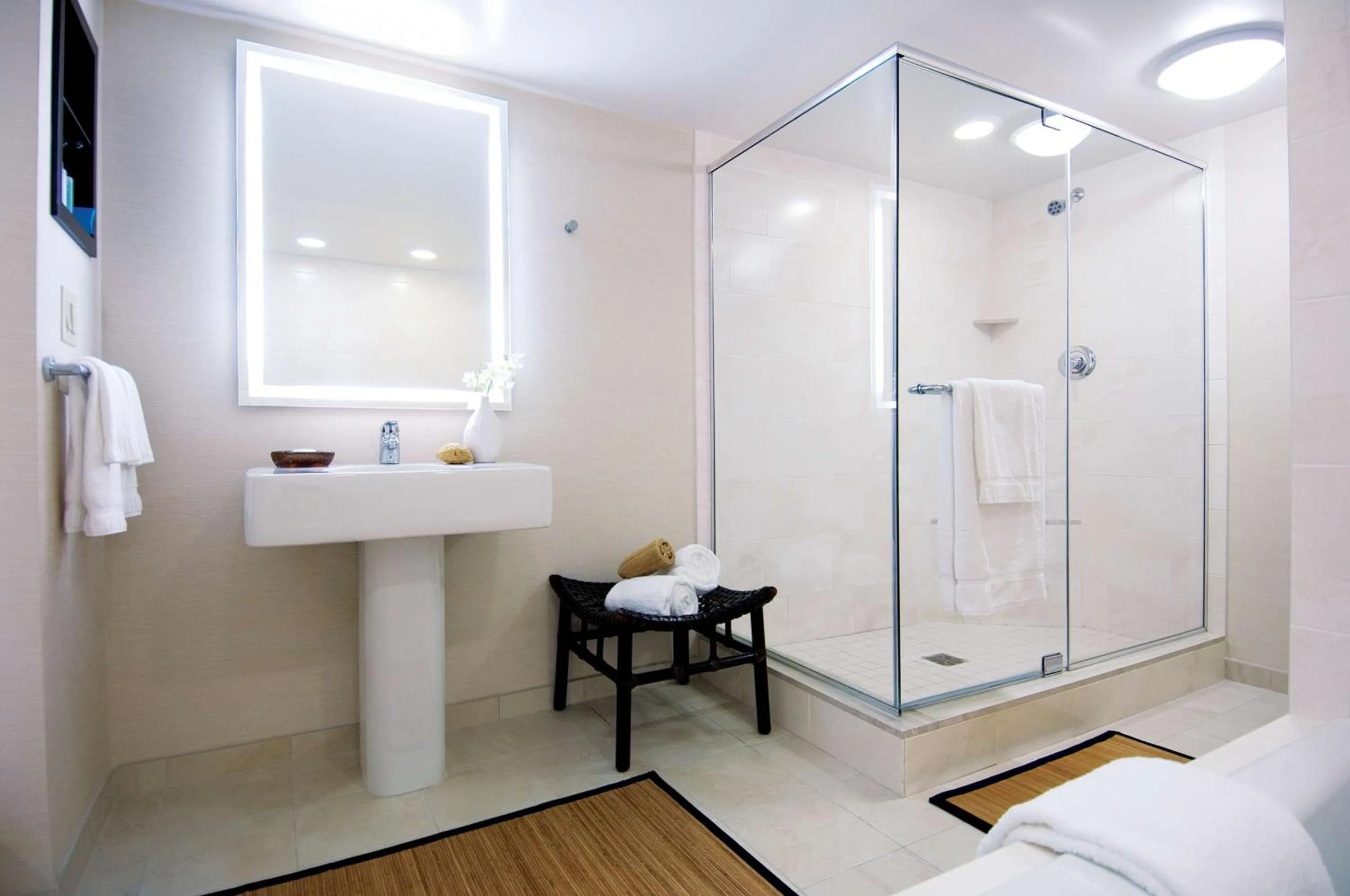 Bathroom in Hilton Orlando Buena Vista Palace - Disney Springs Area