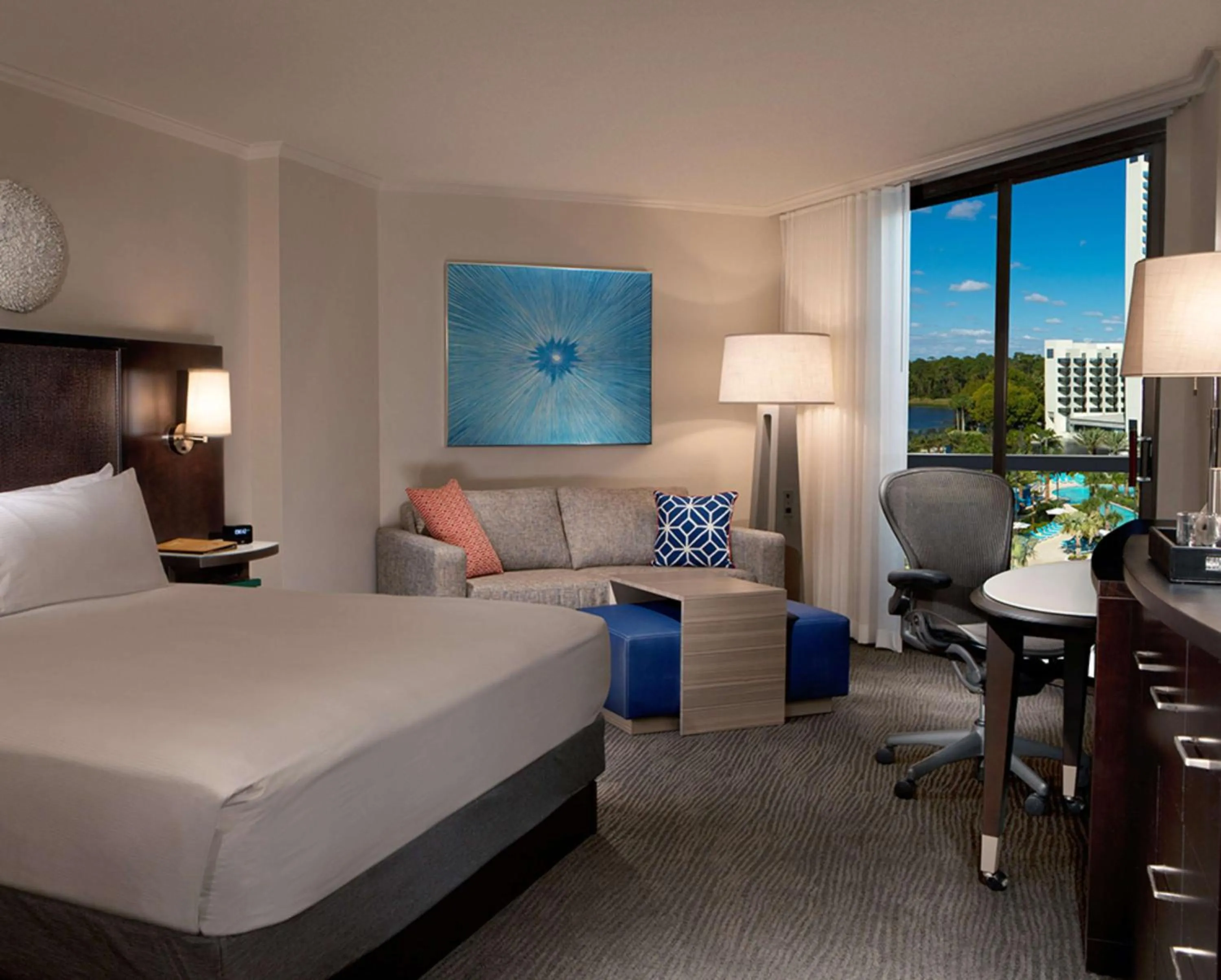 Living room, Bed in Hilton Orlando Buena Vista Palace - Disney Springs Area