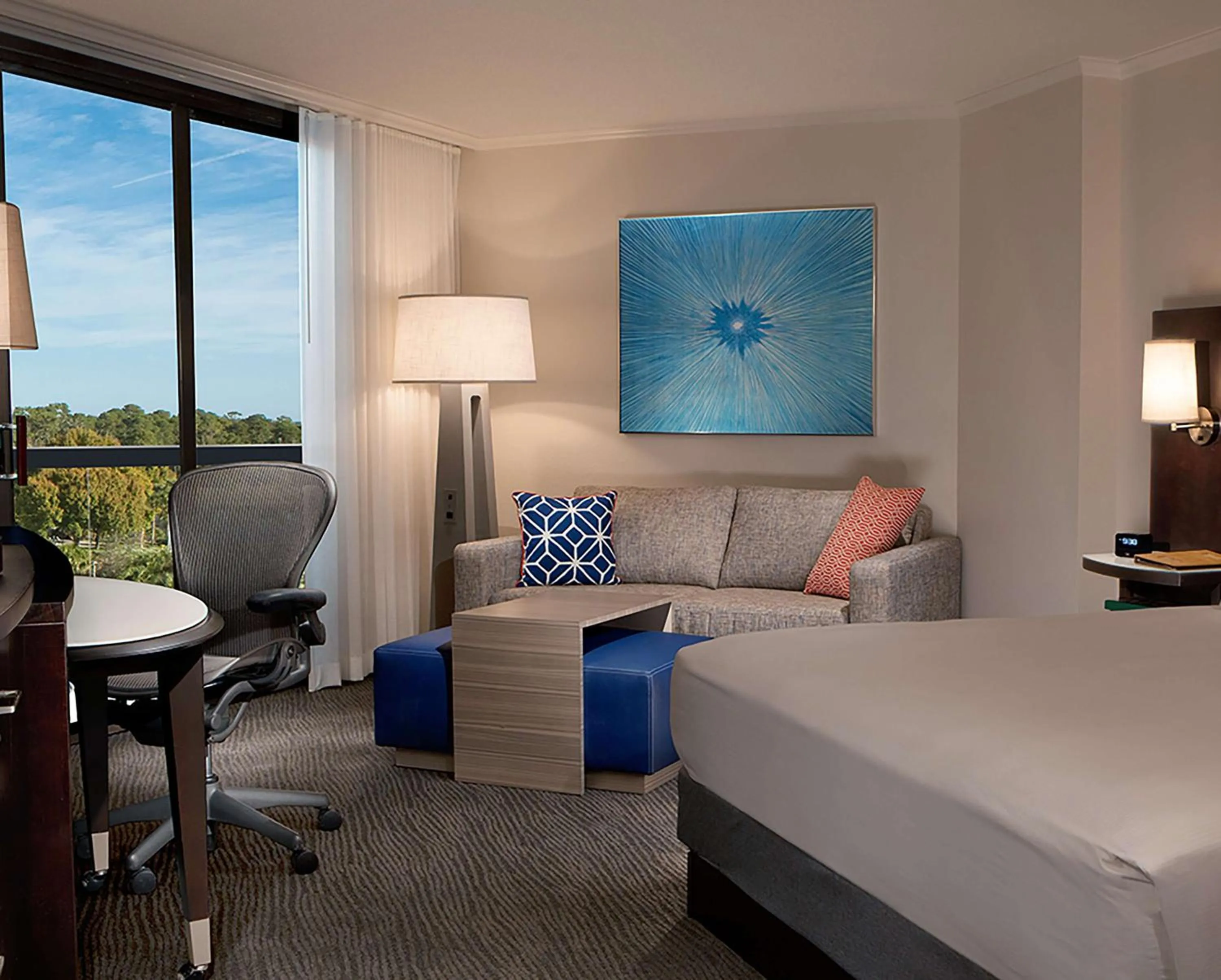 Living room, Bed in Hilton Orlando Buena Vista Palace - Disney Springs Area
