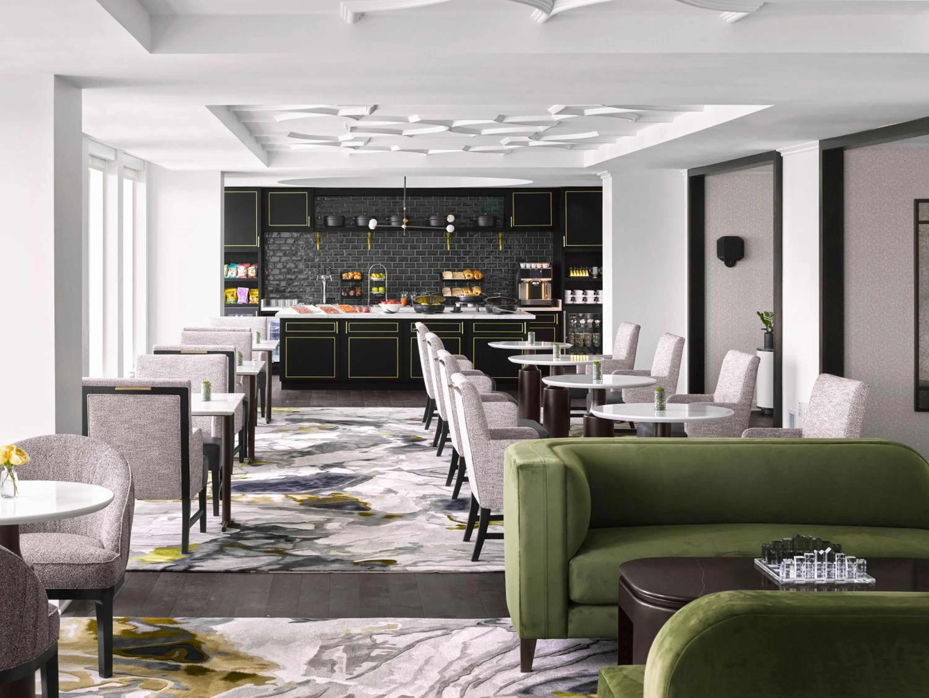 Lounge or bar in InterContinental Buckhead Atlanta by IHG