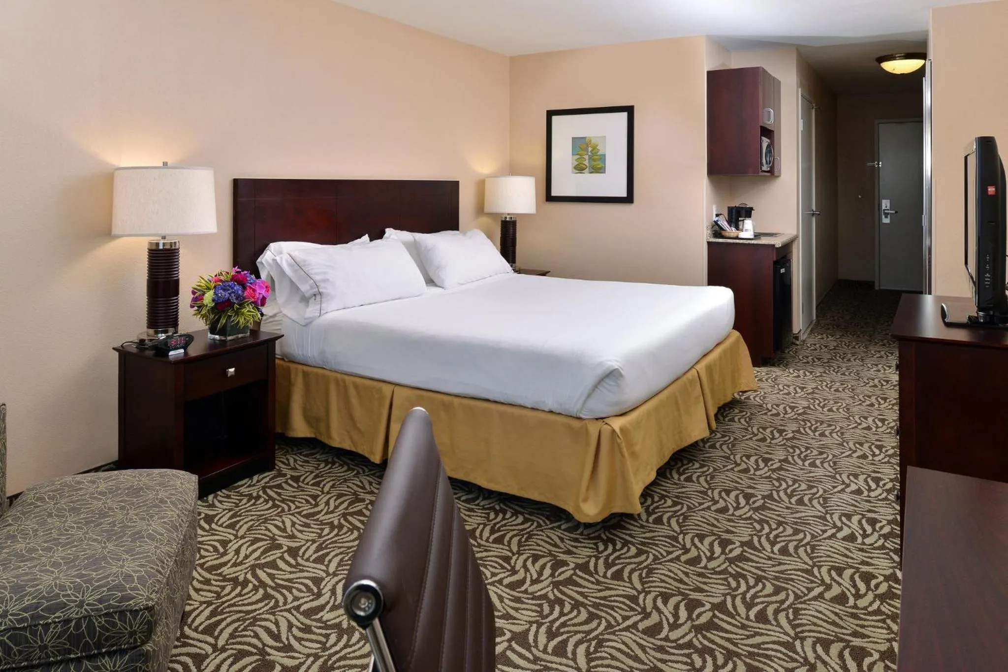 Photo of the whole room, Bed in Holiday Inn Express Fresno River Park Highway 41 by IHG