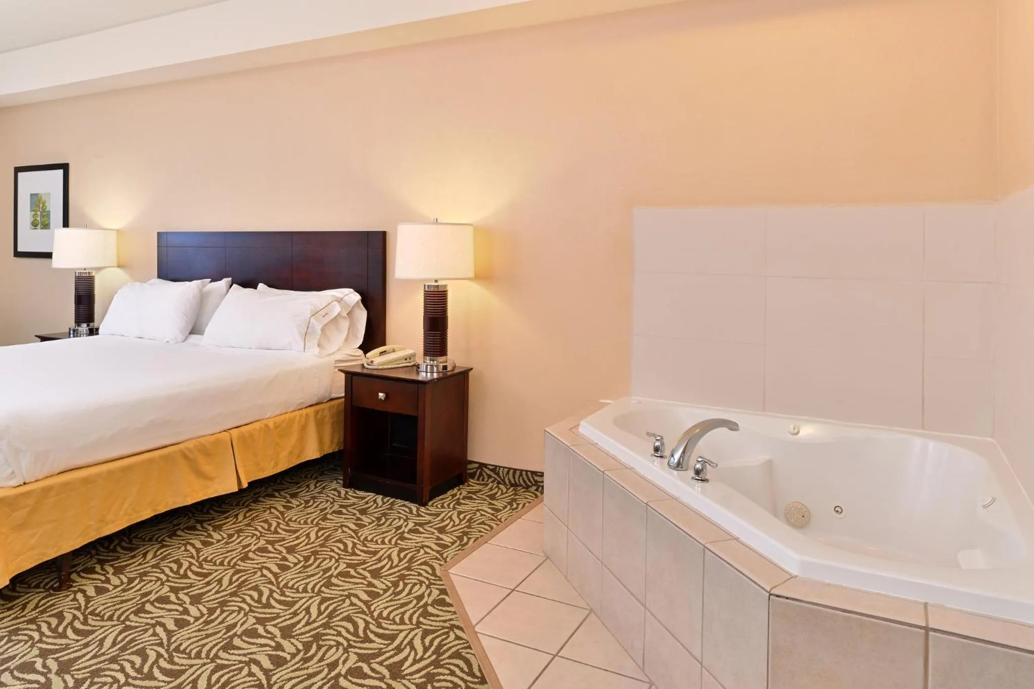 Photo of the whole room, Bed in Holiday Inn Express Fresno River Park Highway 41 by IHG