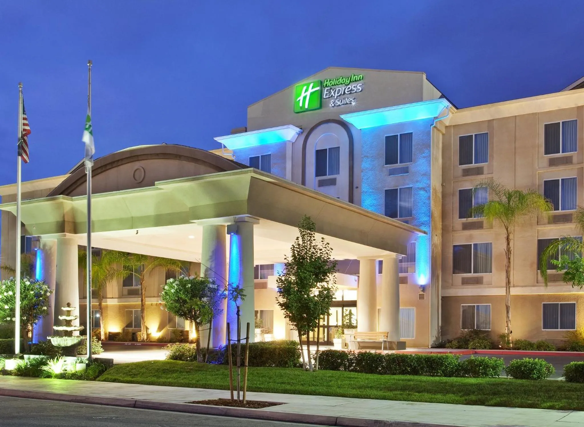 Property building in Holiday Inn Express Fresno River Park Highway 41 by IHG