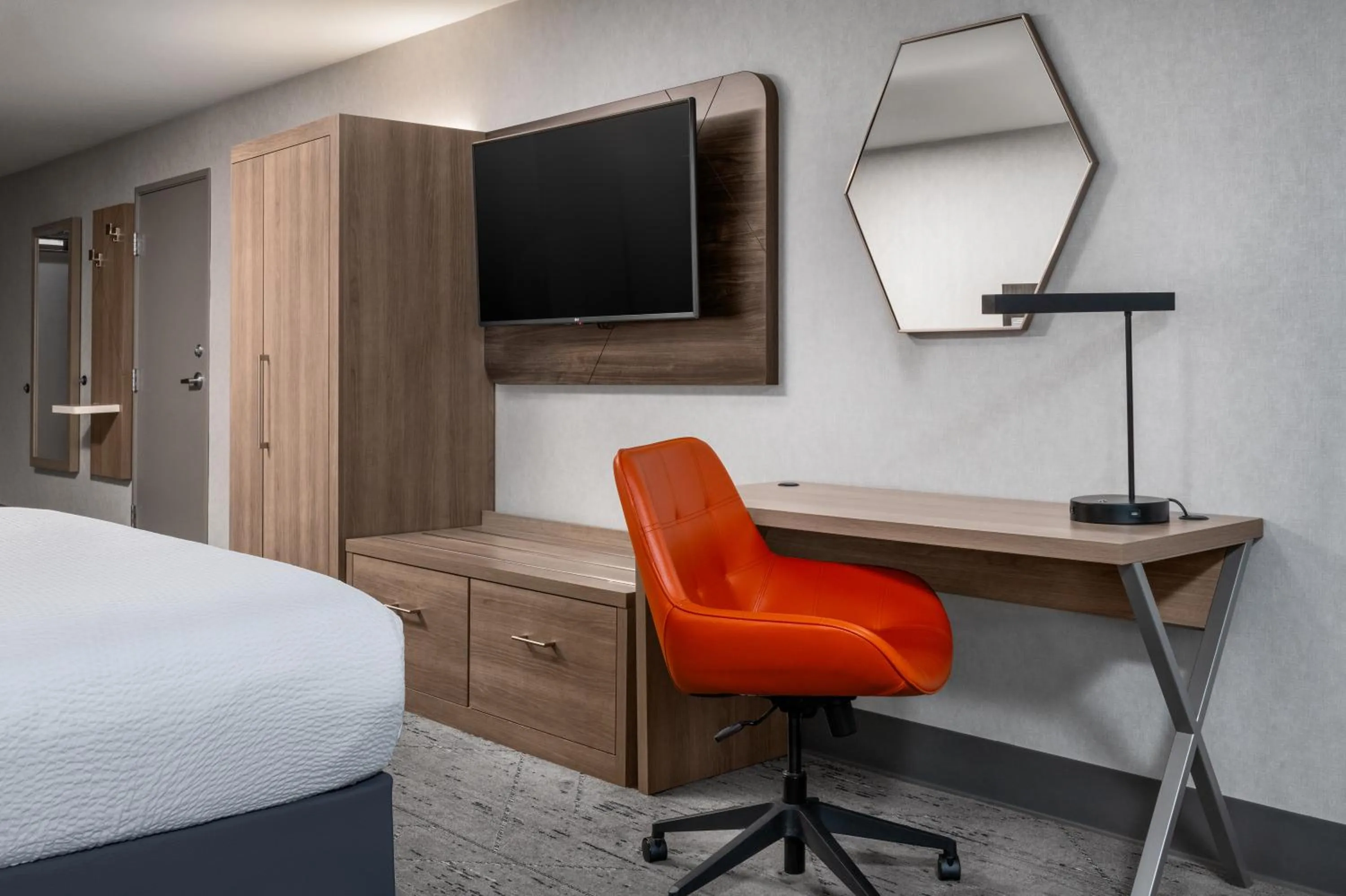 TV and multimedia, Bed in Holiday Inn Express Fresno River Park Highway 41 by IHG