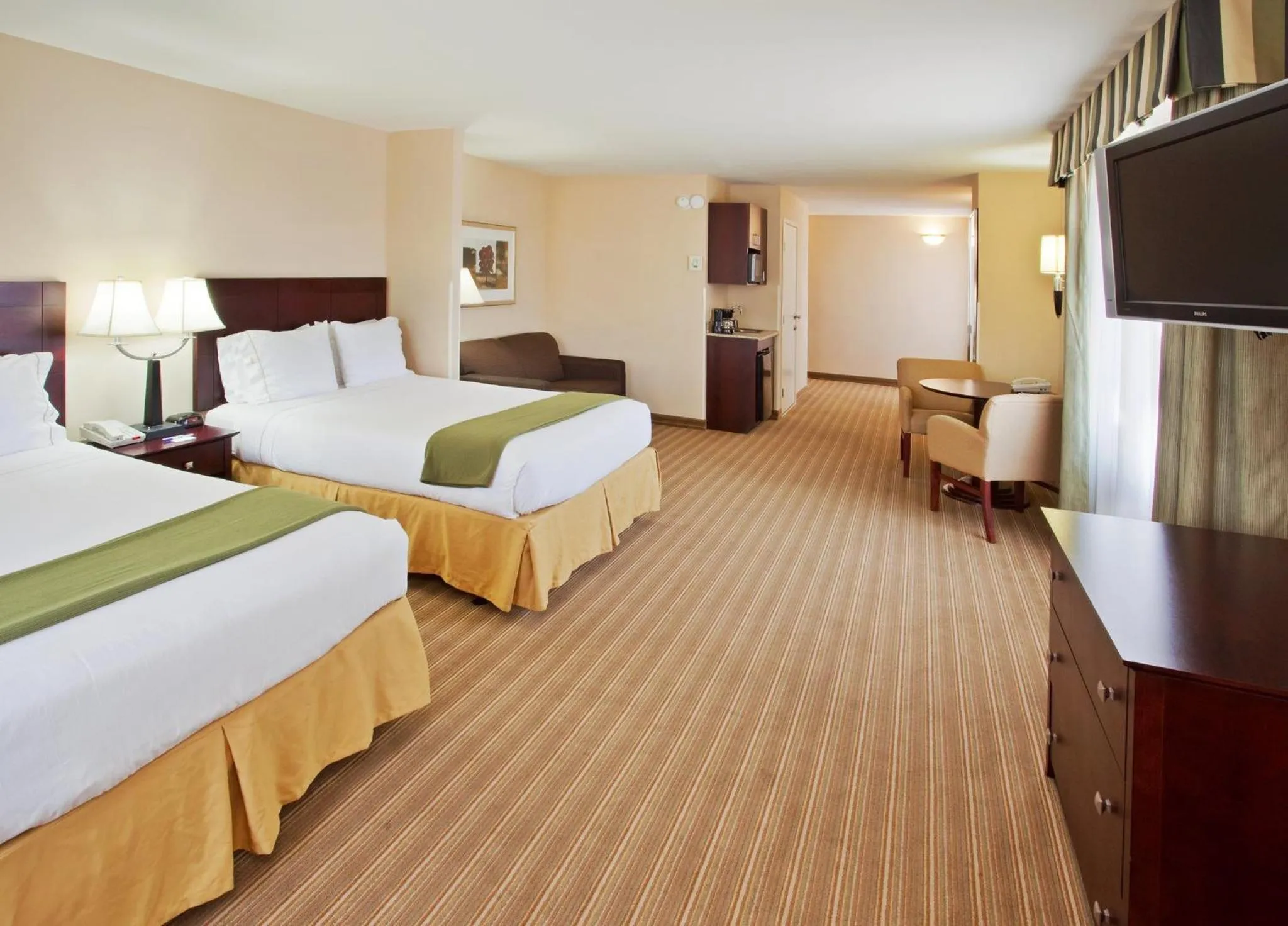 Photo of the whole room, Bed in Holiday Inn Express Fresno River Park Highway 41 by IHG