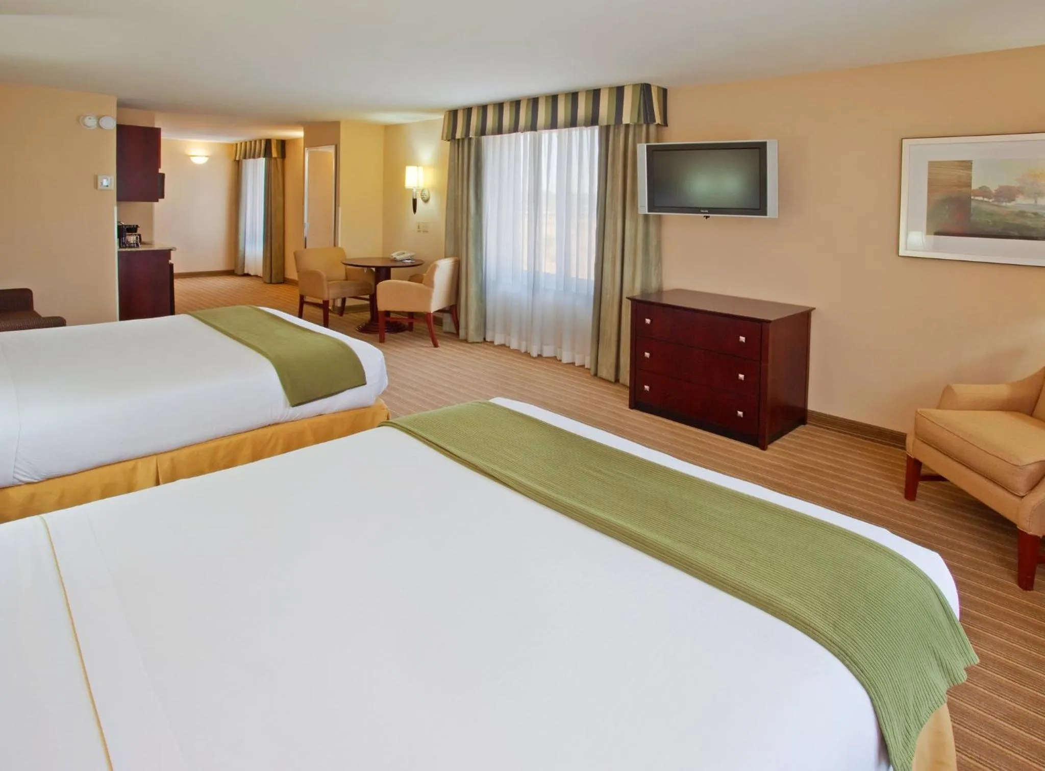 Photo of the whole room, Bed in Holiday Inn Express Fresno River Park Highway 41 by IHG