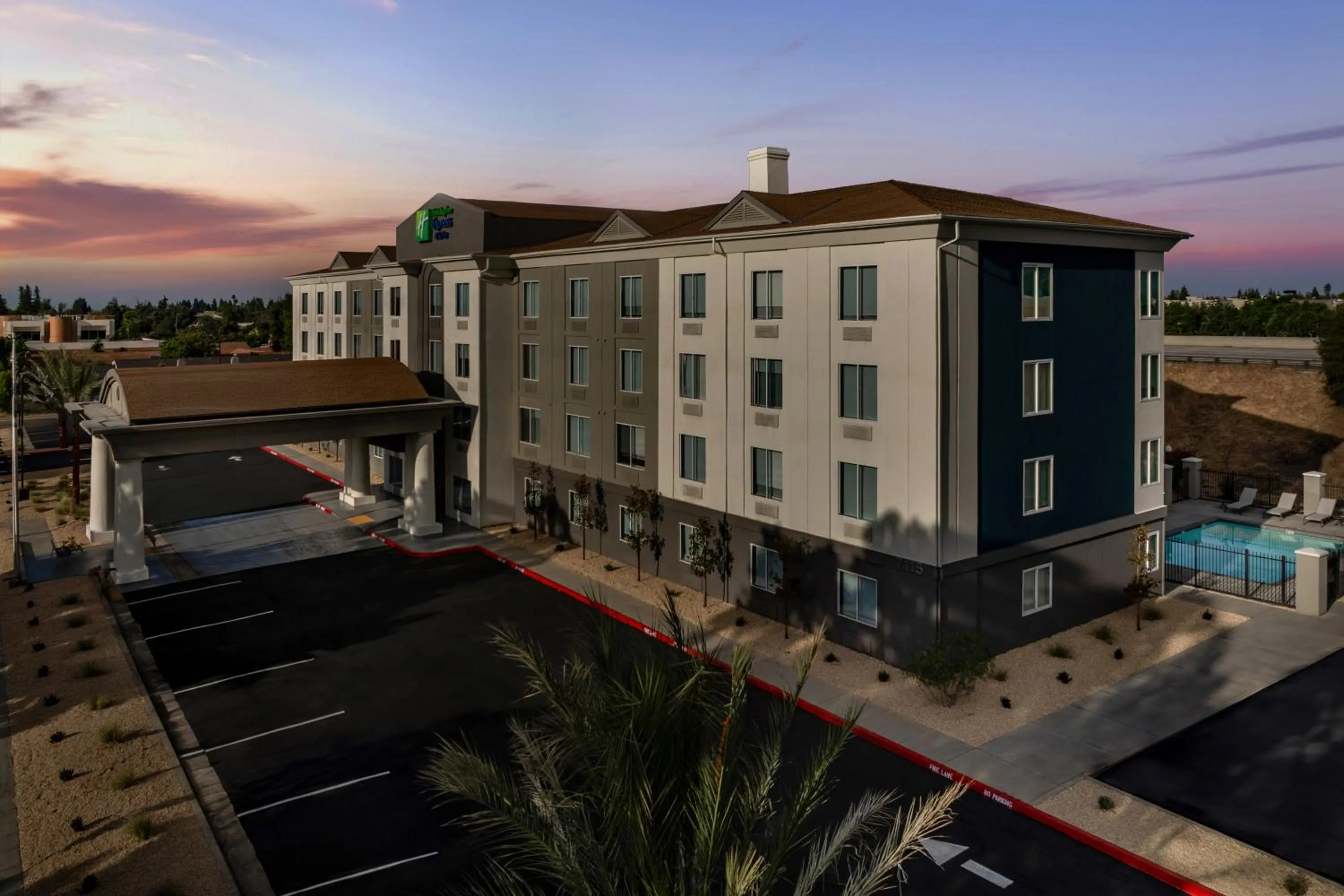 Property building in Holiday Inn Express Fresno River Park Highway 41 by IHG