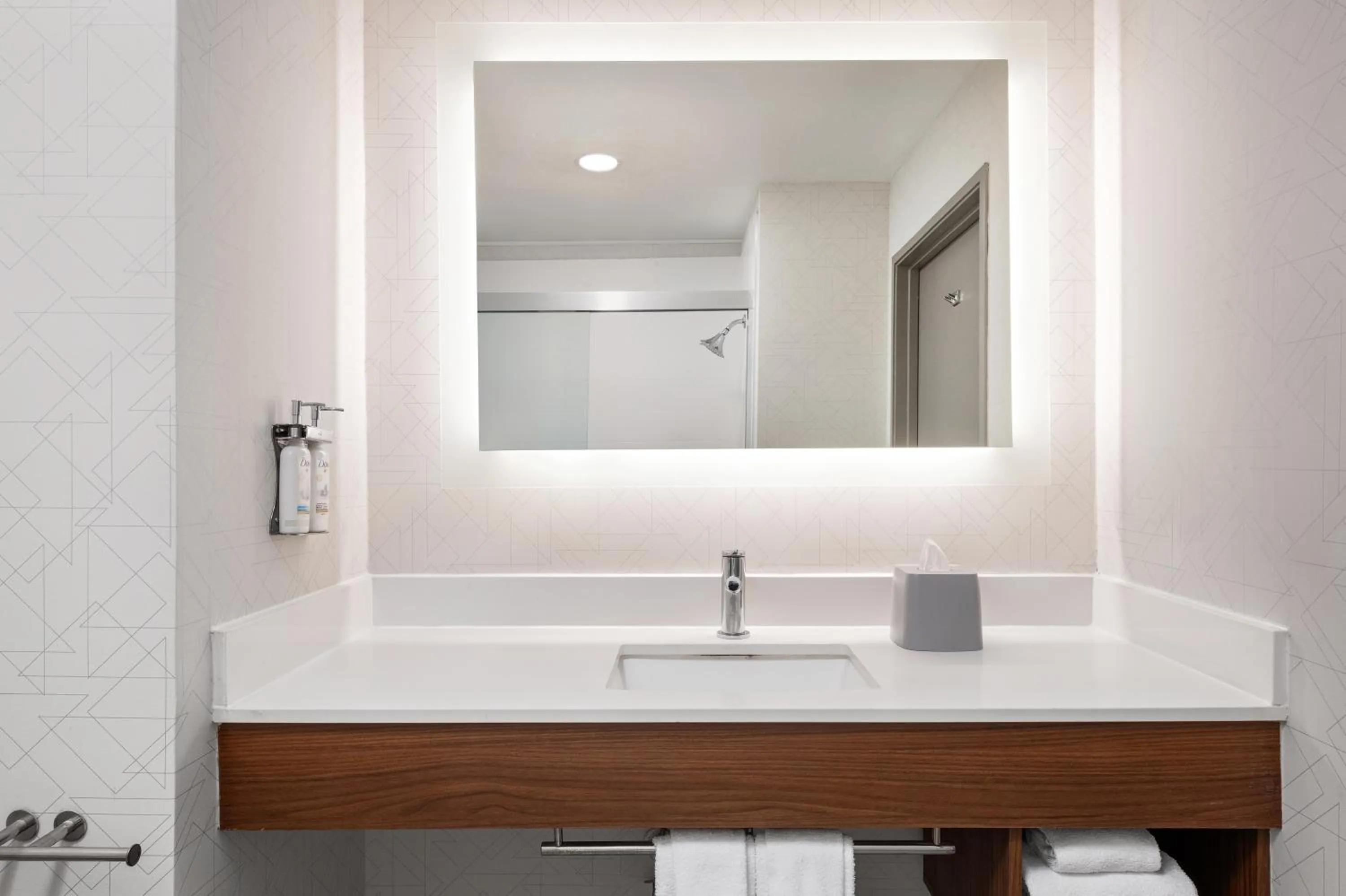 Bathroom in Holiday Inn Express Fresno River Park Highway 41 by IHG