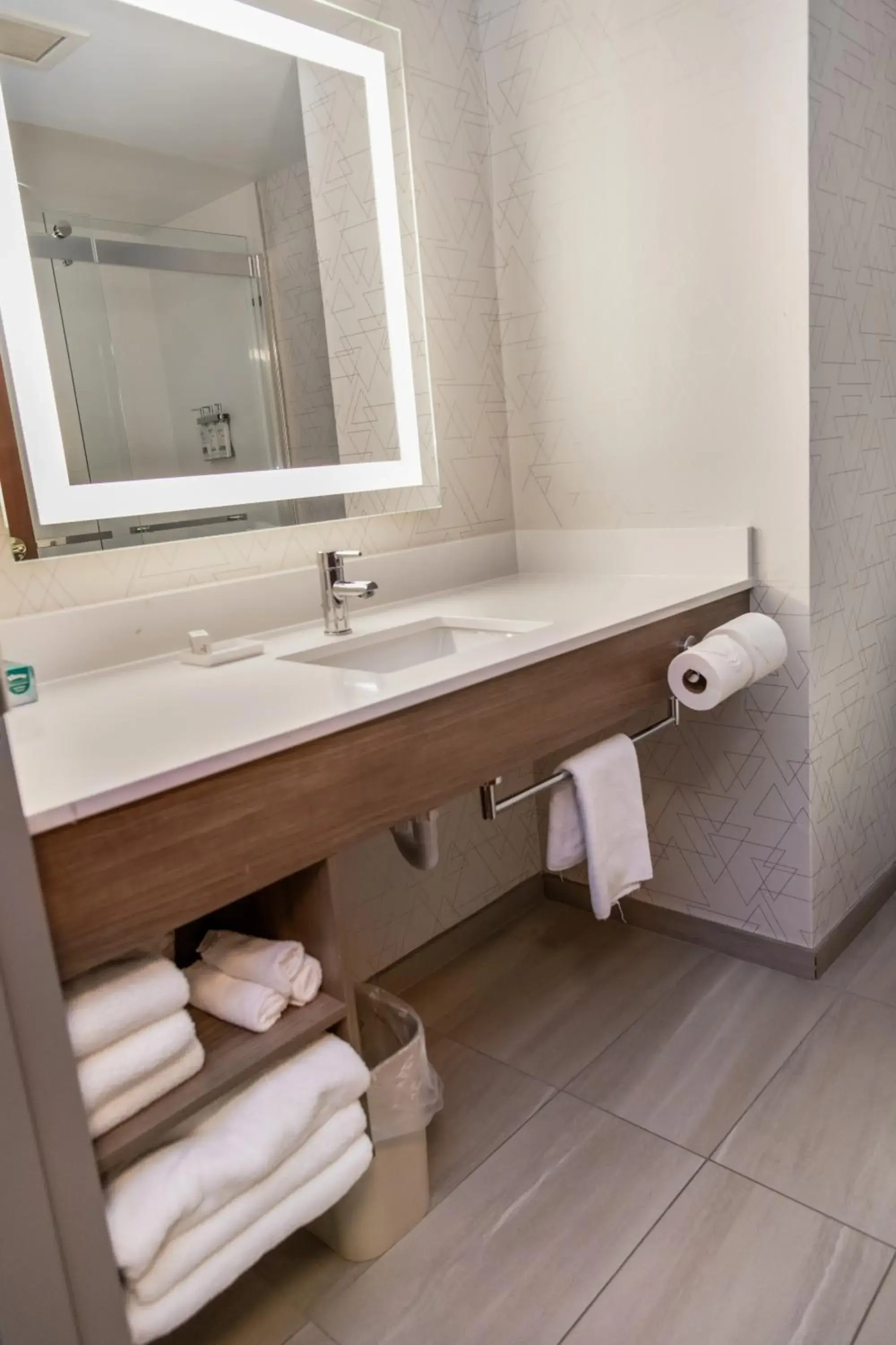 Queen Suite with Two Queen Beds and Sofa Bed in Holiday Inn Express Hotel & Suites Pittsburgh-South Side by IHG Queen Suite with Two Queen Beds and Sofa Bed in Holiday Inn Express Hotel & Suites Pittsburgh-South Side by IHG