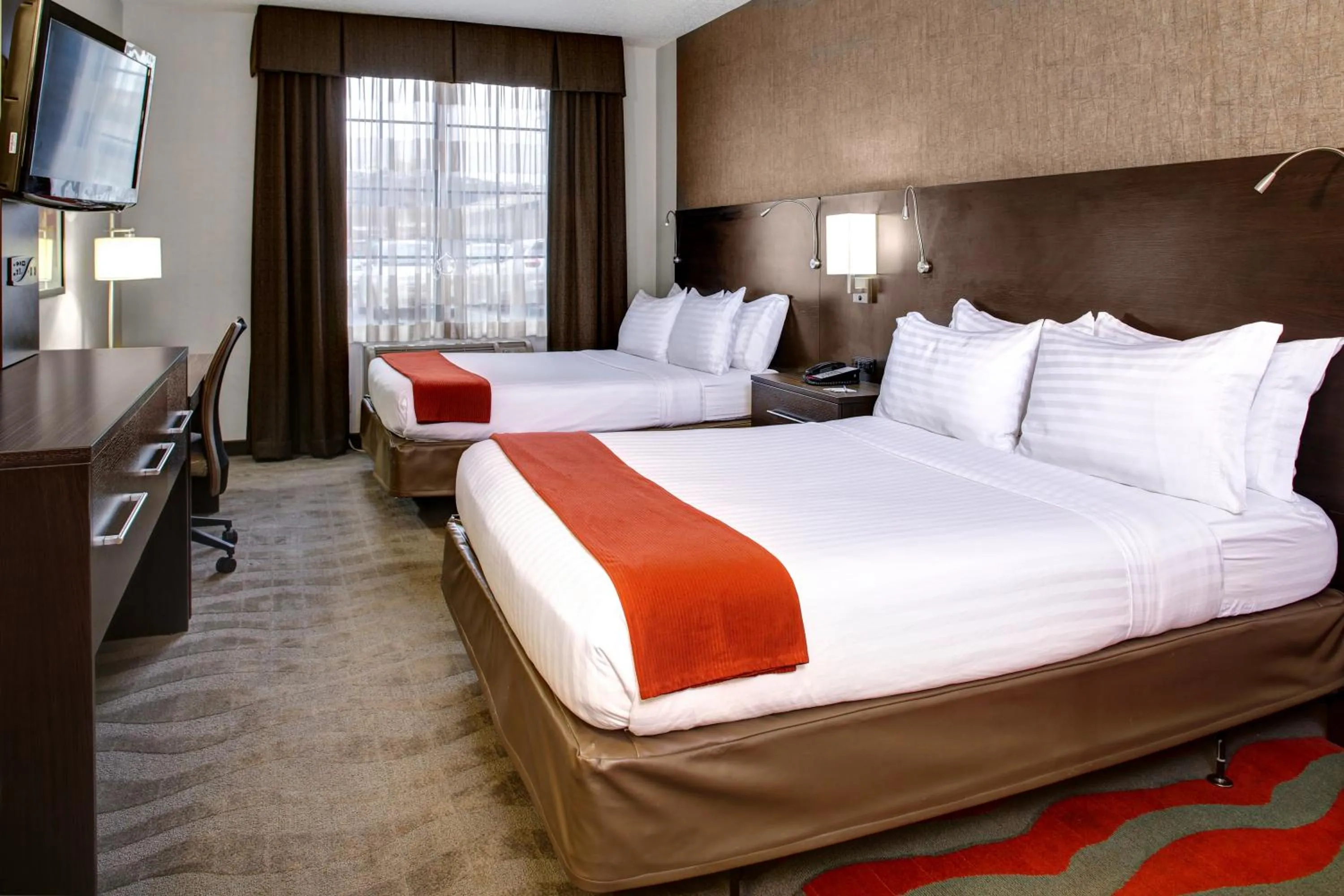 Standard Room with Two Queen Beds in Holiday Inn Express Hotel & Suites Pittsburgh-South Side by IHG