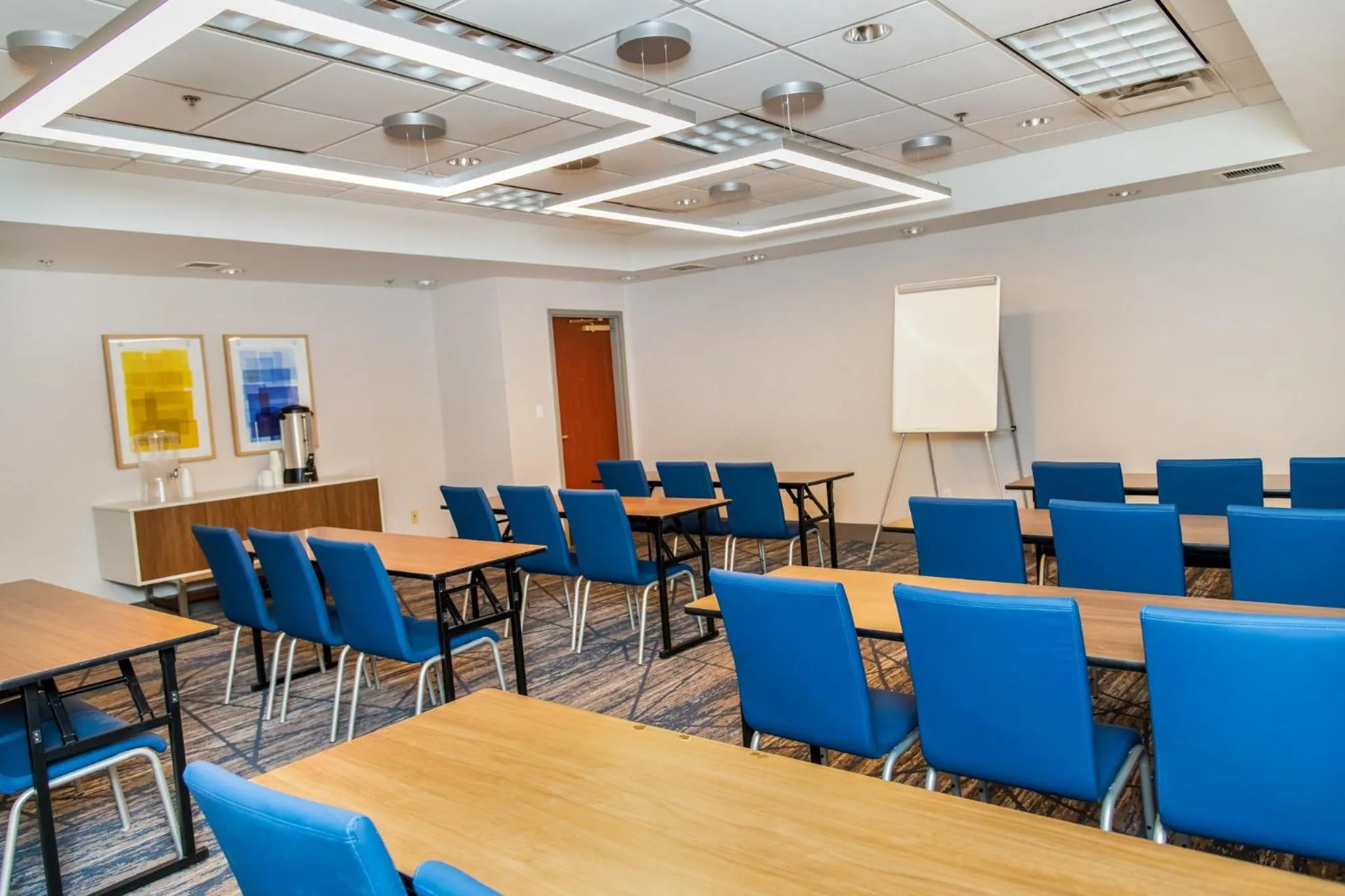Meeting/conference room in Holiday Inn Express Hotel & Suites Pittsburgh-South Side by IHG