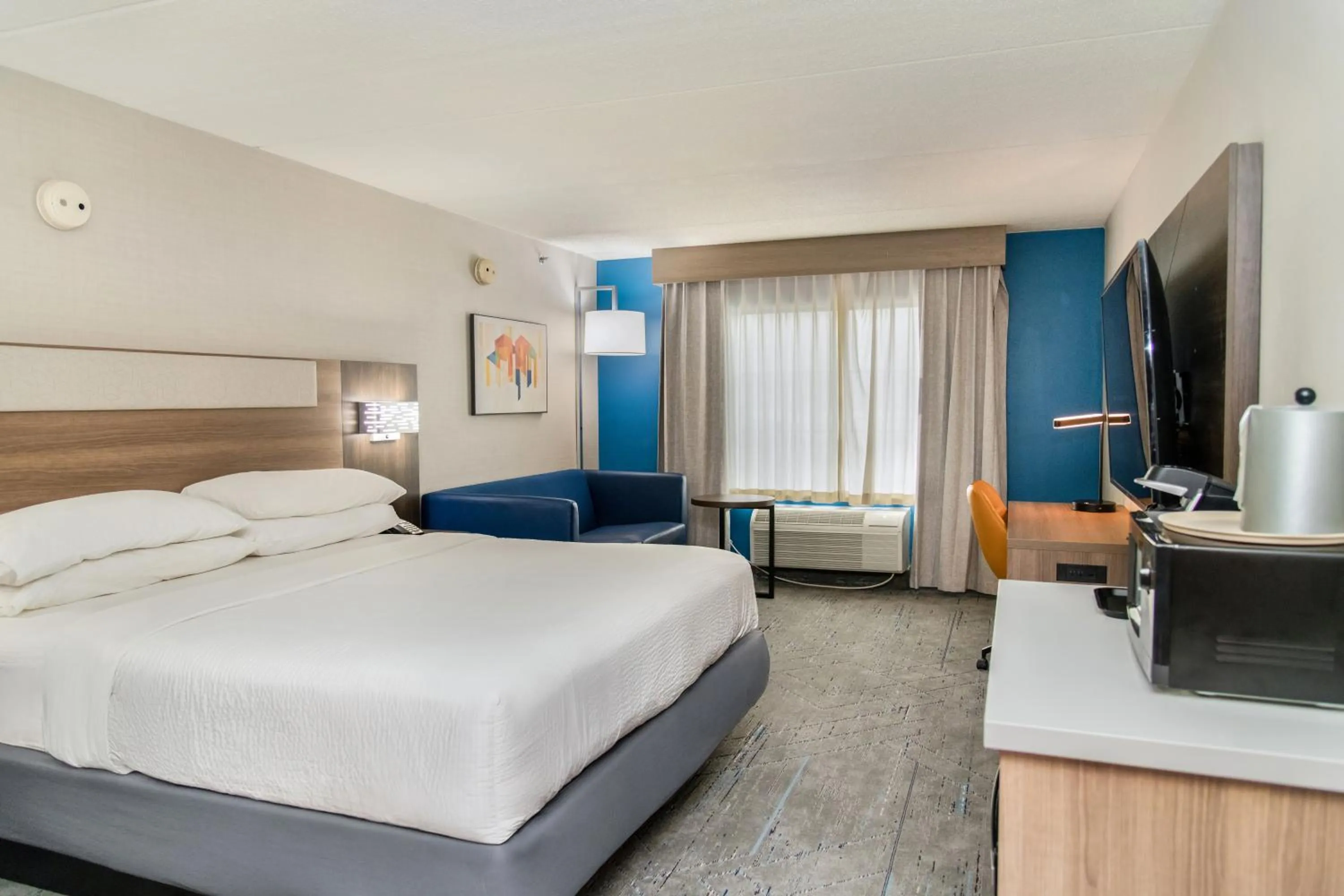 Bedroom, Bed in Holiday Inn Express Hotel & Suites Pittsburgh-South Side by IHG