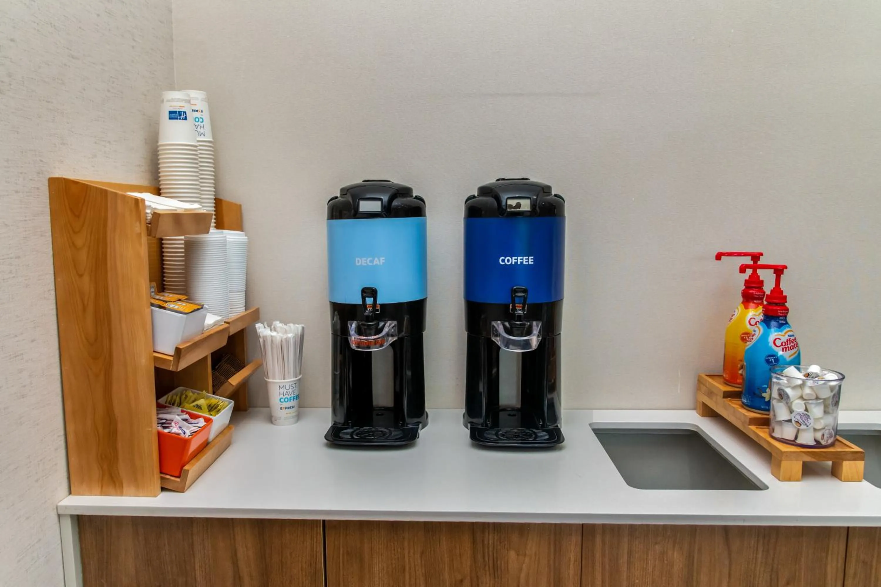 Coffee/tea facilities in Holiday Inn Express Hotel & Suites Pittsburgh-South Side by IHG