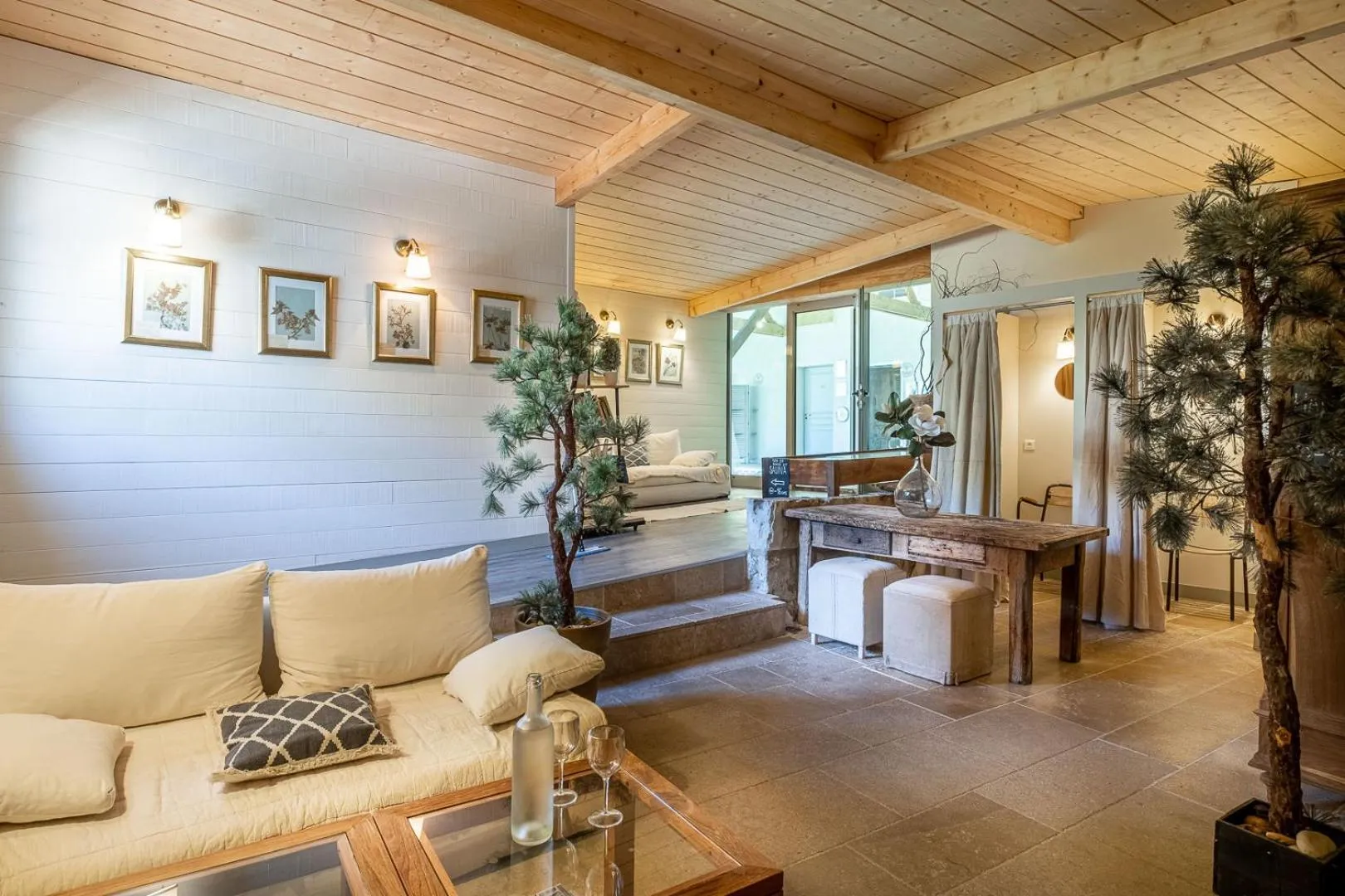 Swimming pool in La Marine de Loire Hôtel & Spa