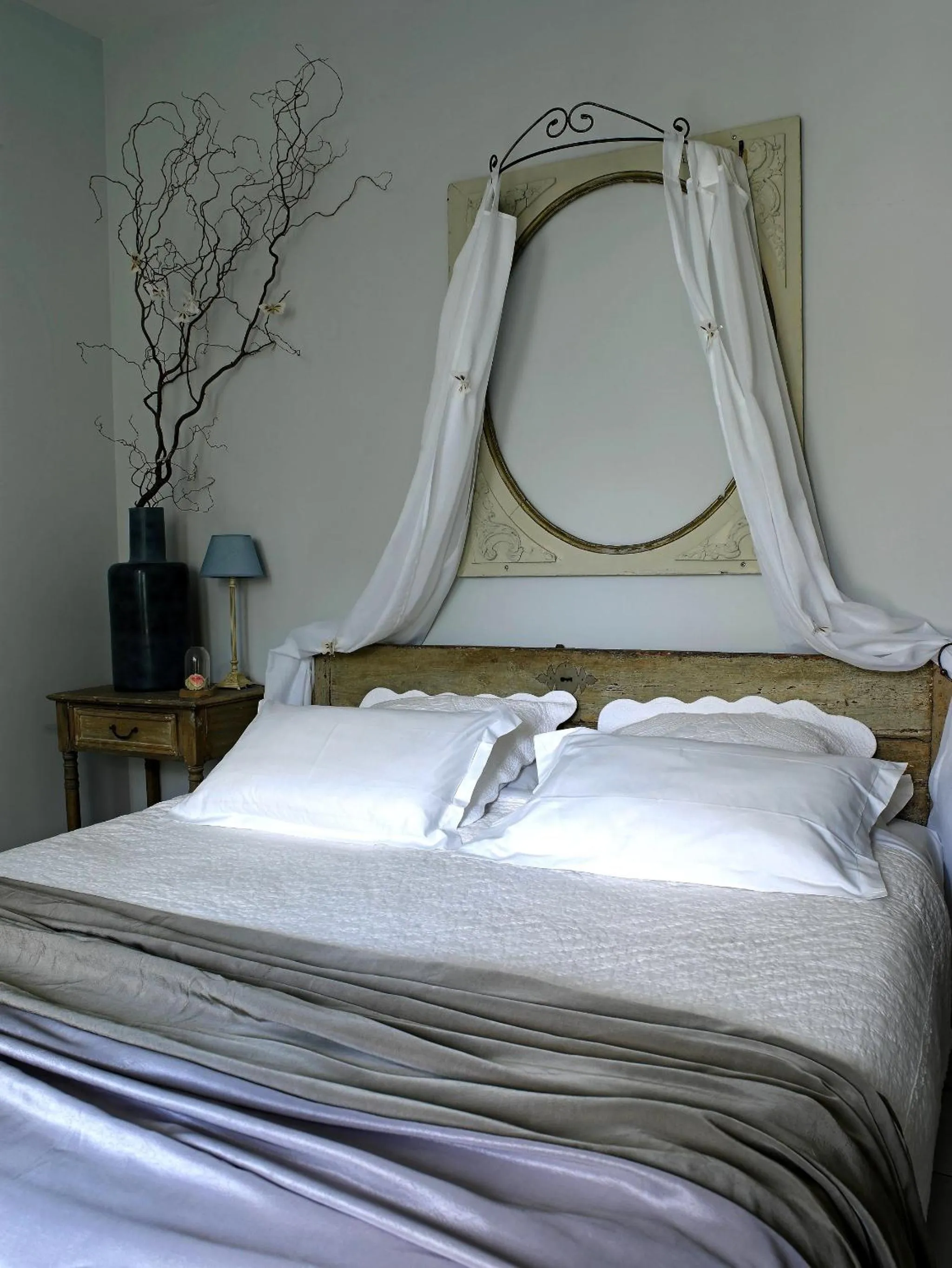 Bed in La Marine de Loire Hôtel & Spa