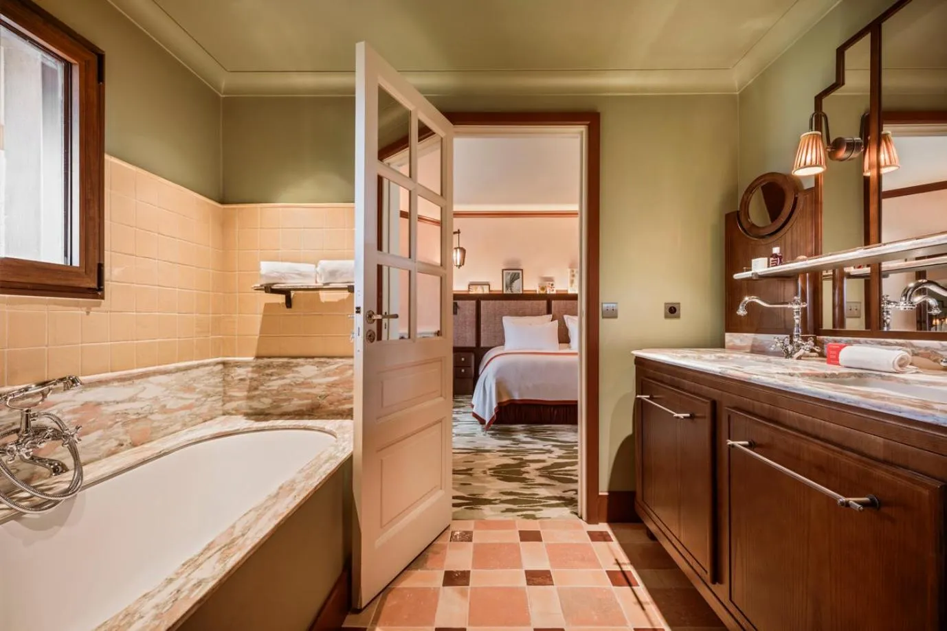 Bathroom, Bed in Le Mas Candille