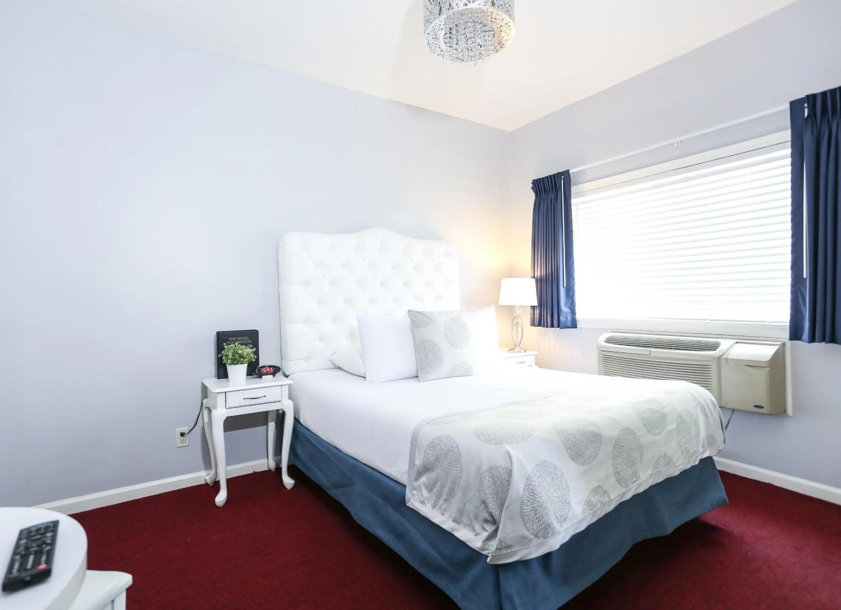 Bed in The Hotel Hollywood