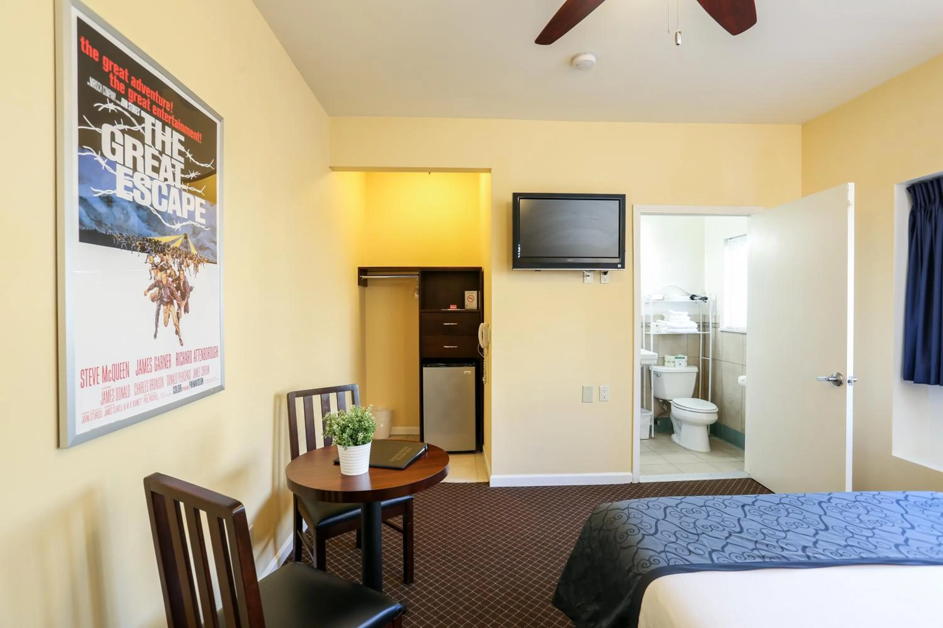 Bed in The Hotel Hollywood