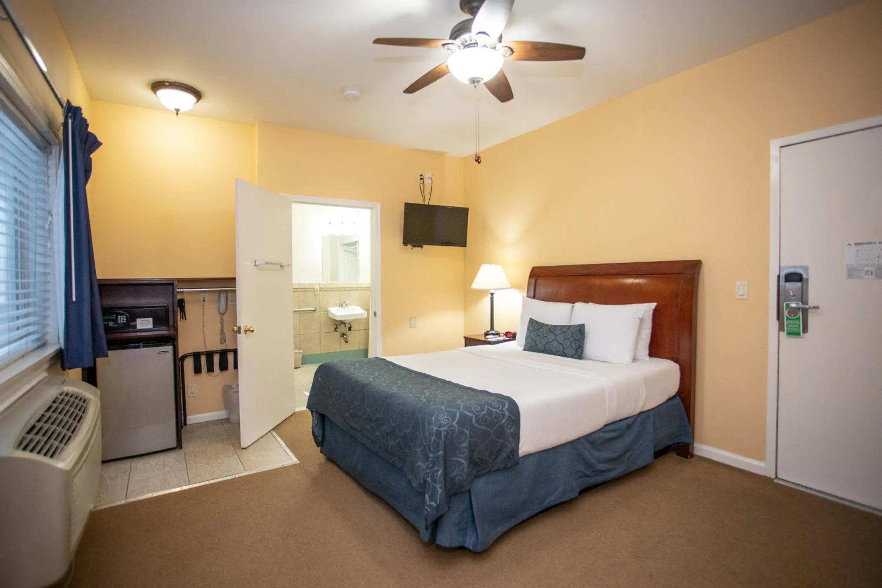 Bed in The Hotel Hollywood