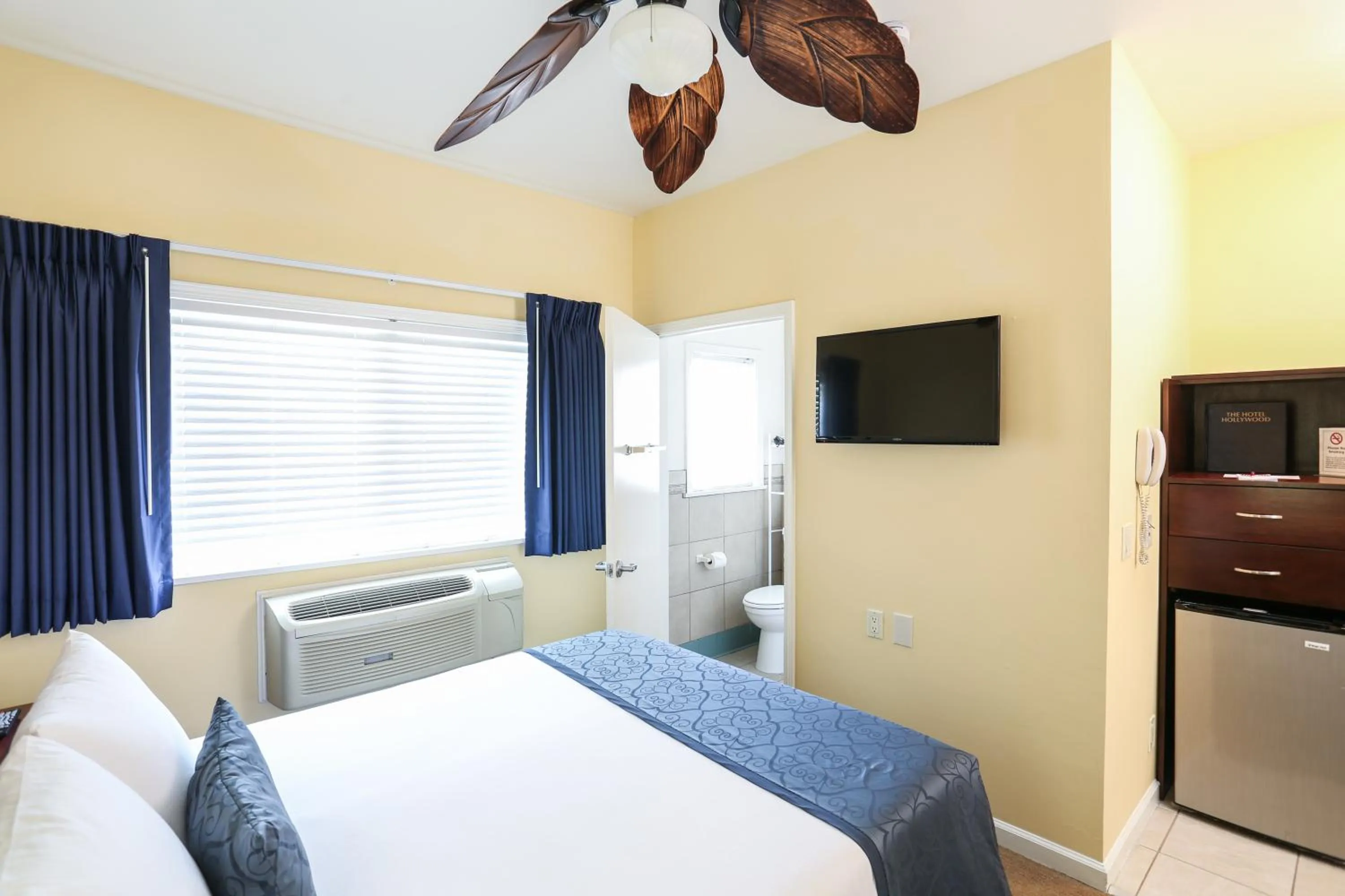 Bed in The Hotel Hollywood