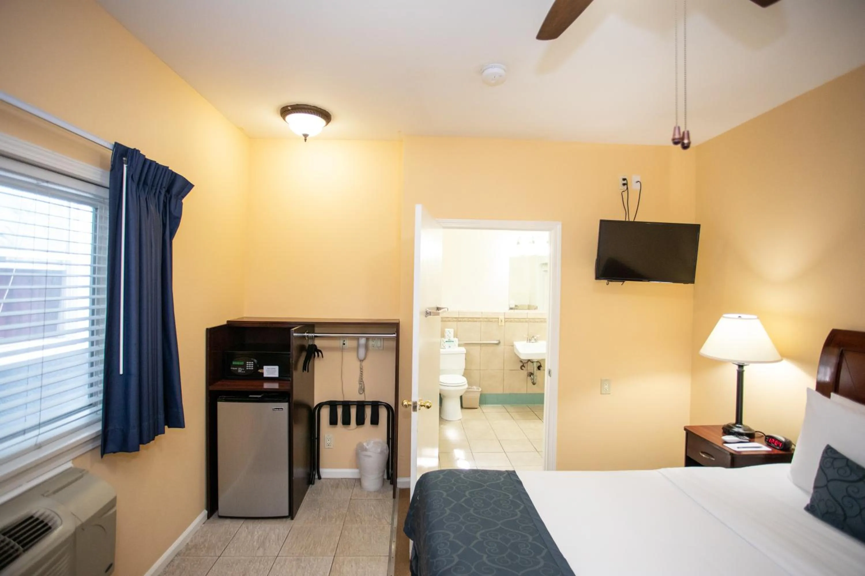 TV and multimedia, Bed in The Hotel Hollywood