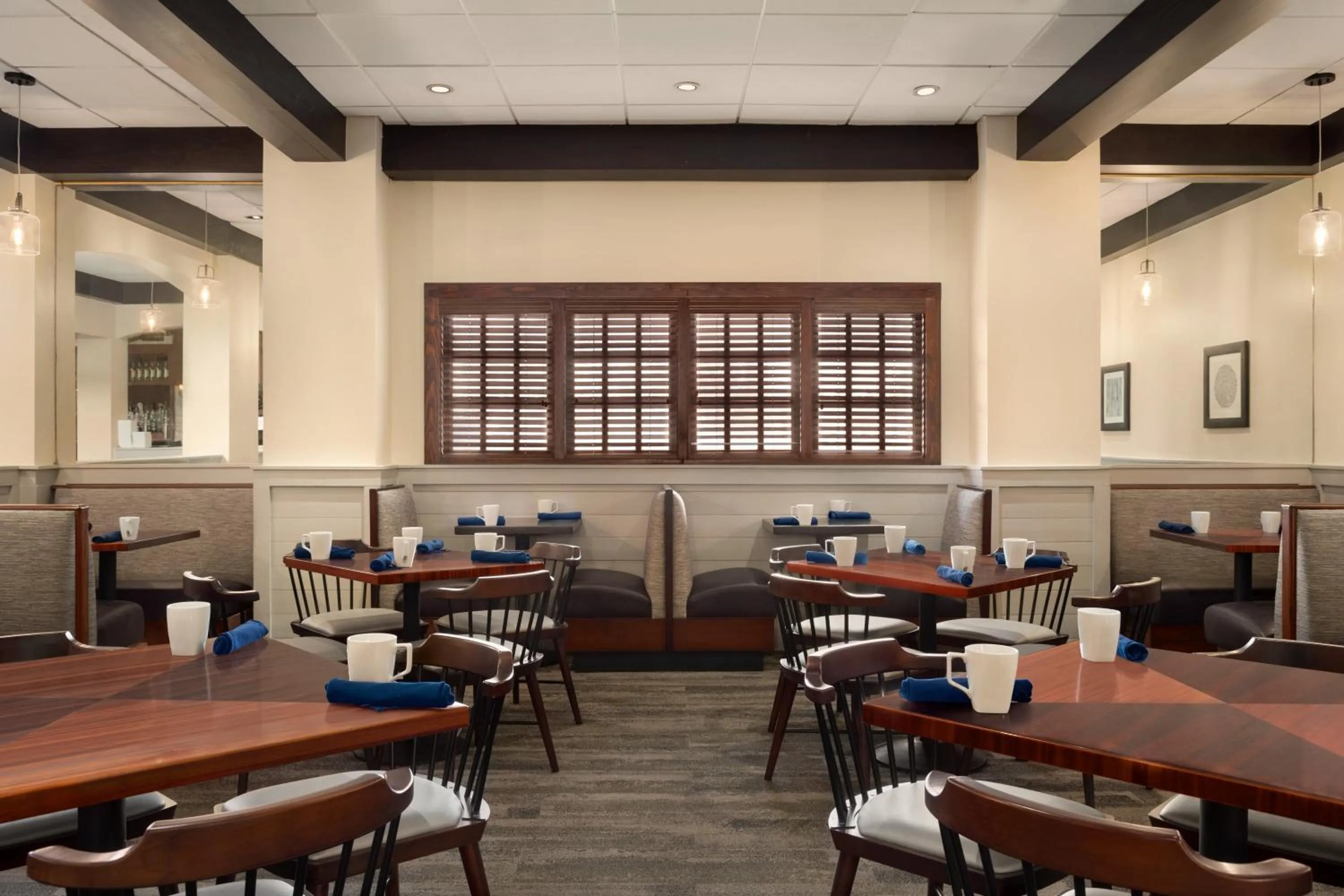 Restaurant/places to eat in Holiday Inn Houston Intercontinental Airport by IHG