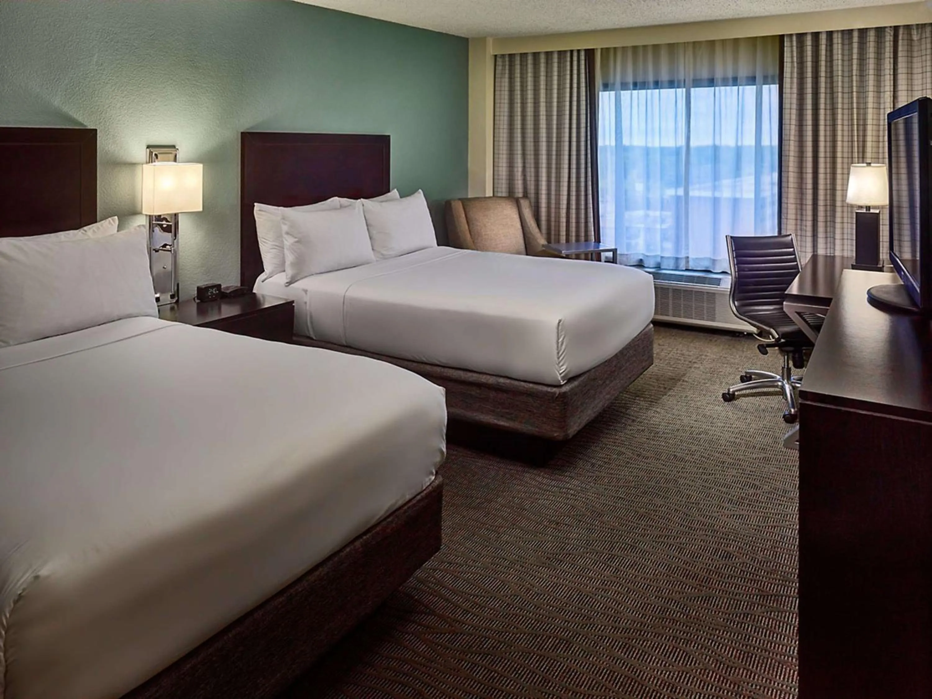 Bedroom, Bed in Sonesta Atlanta Airport North