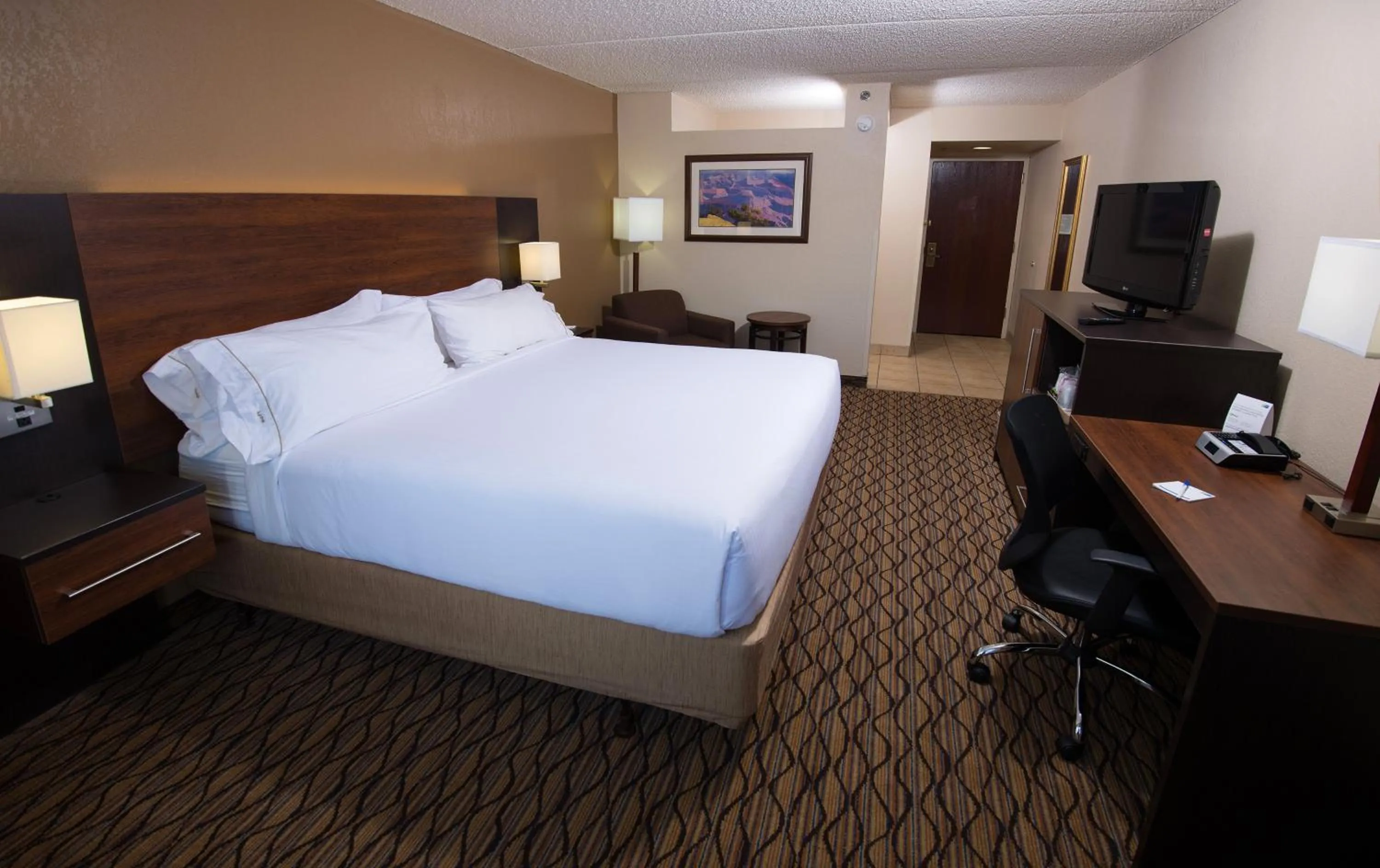 Photo of the whole room, Bed in Grand Canyon Hotel & Suites