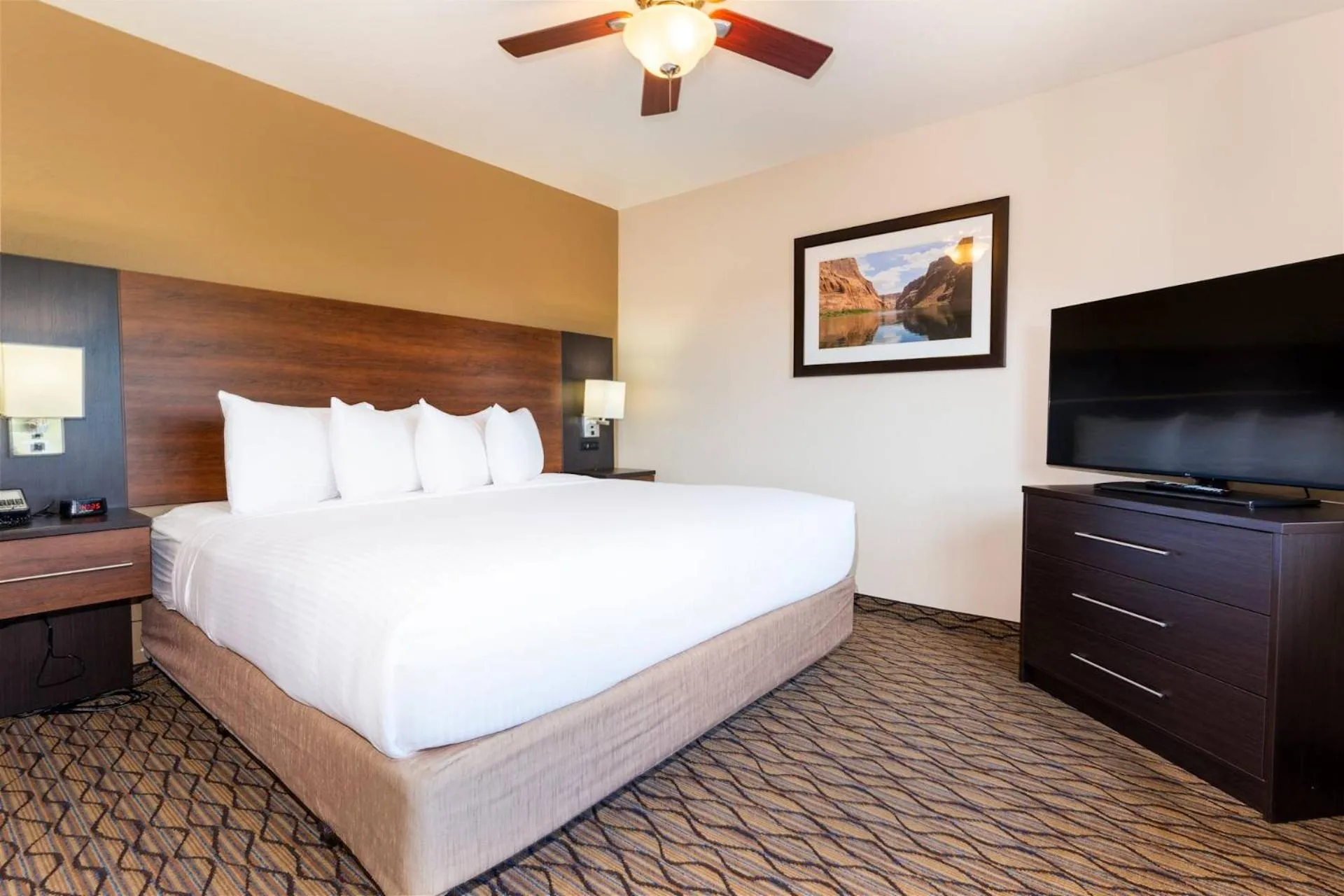 Bed in Grand Canyon Hotel & Suites