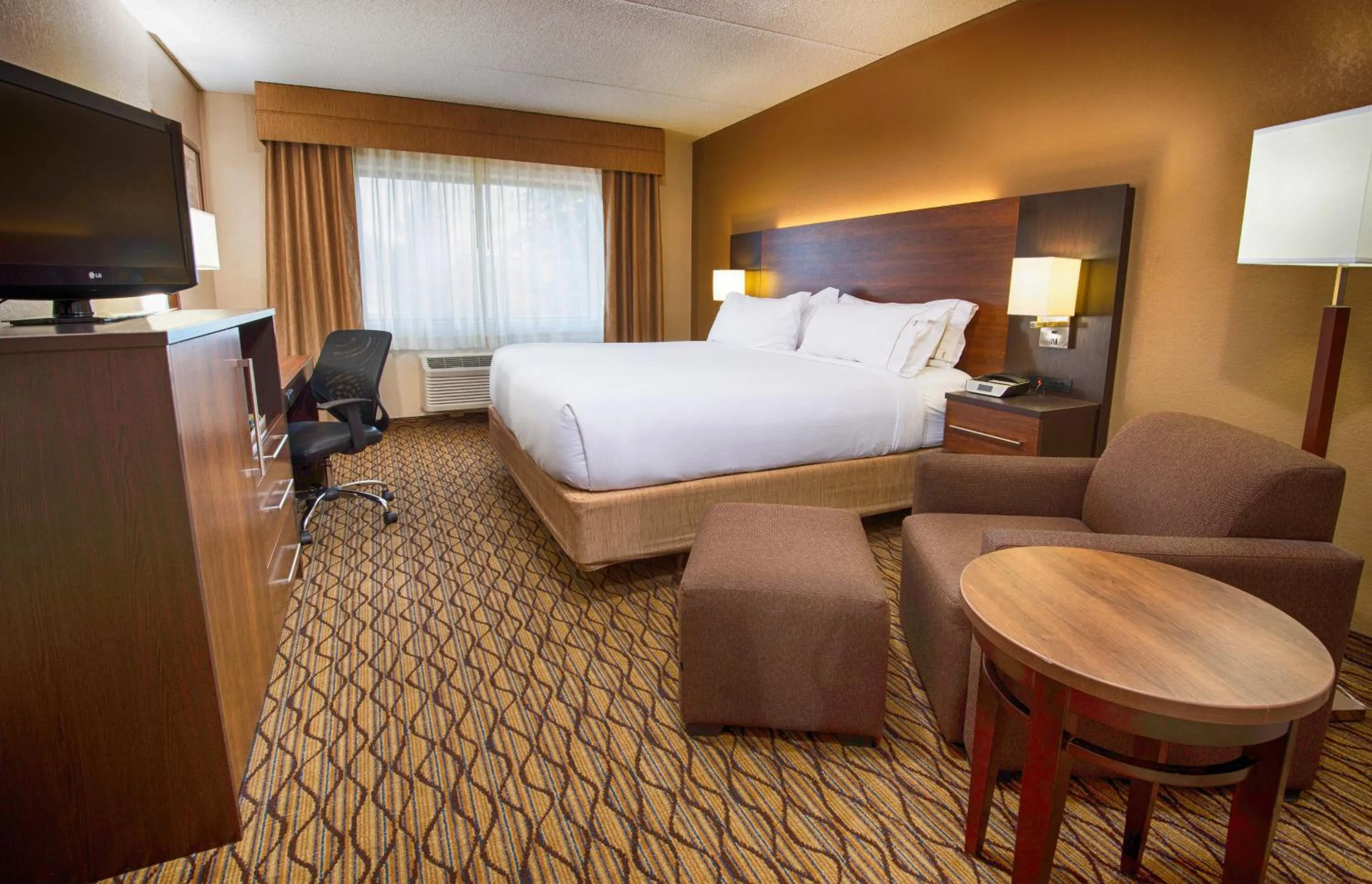 Photo of the whole room, Bed in Grand Canyon Hotel & Suites