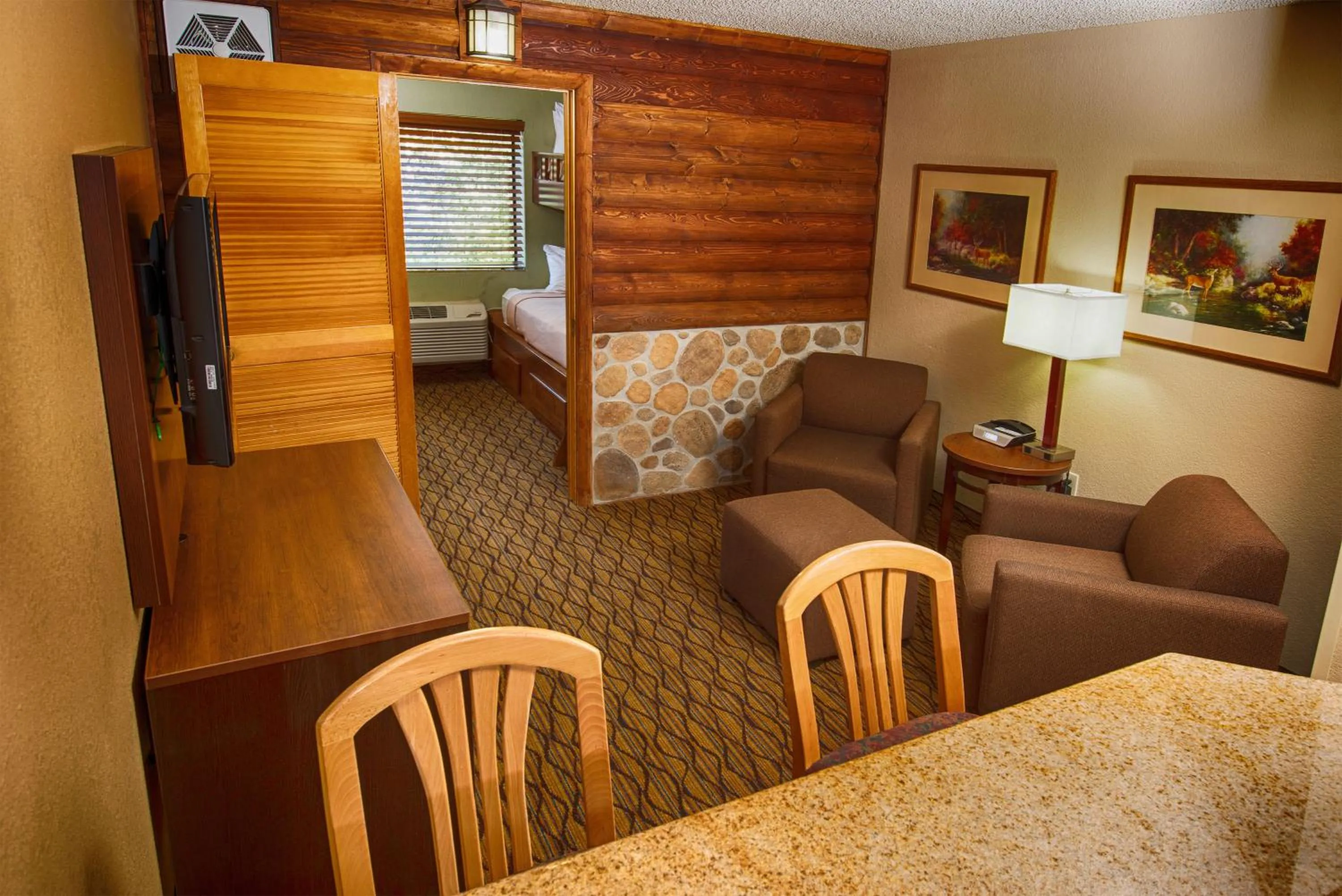 Living room in Holiday Inn Express Grand Canyon, an IHG Hotel