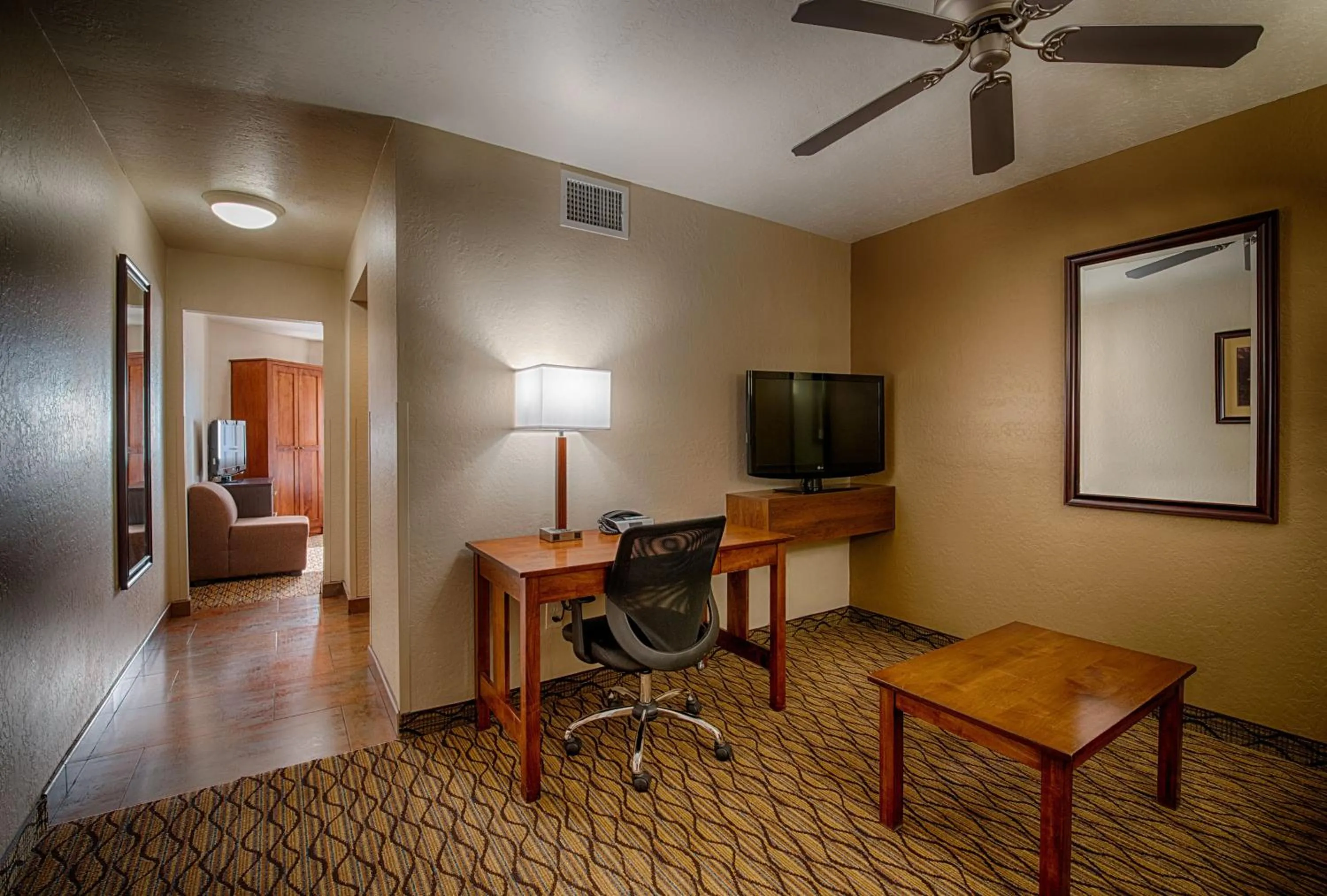 Photo of the whole room in Grand Canyon Hotel & Suites