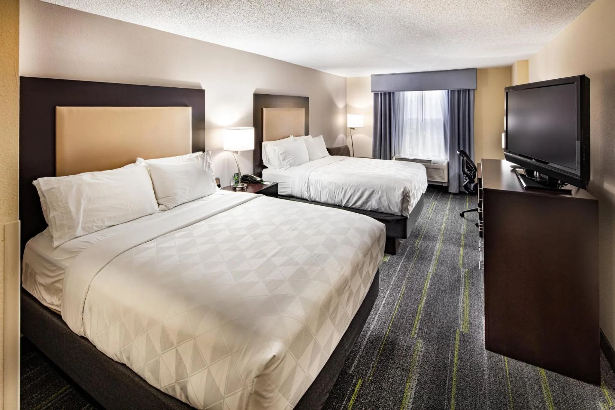 Photo of the whole room, Bed in Holiday Inn Hotel Atlanta-Tucker, a Full Service Hotel